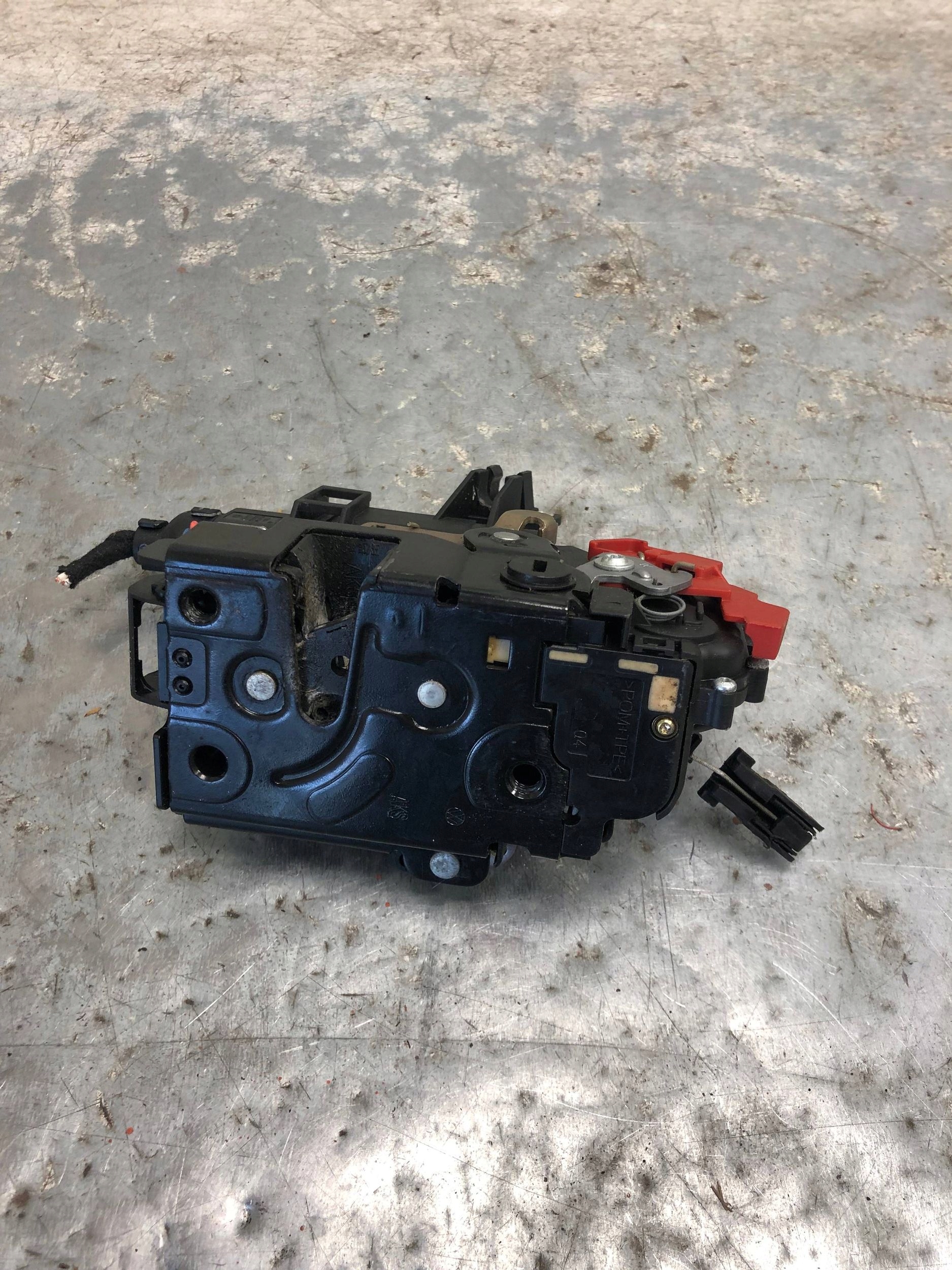 lock door left rear part SKODA OCTAVIA II 7L0839016