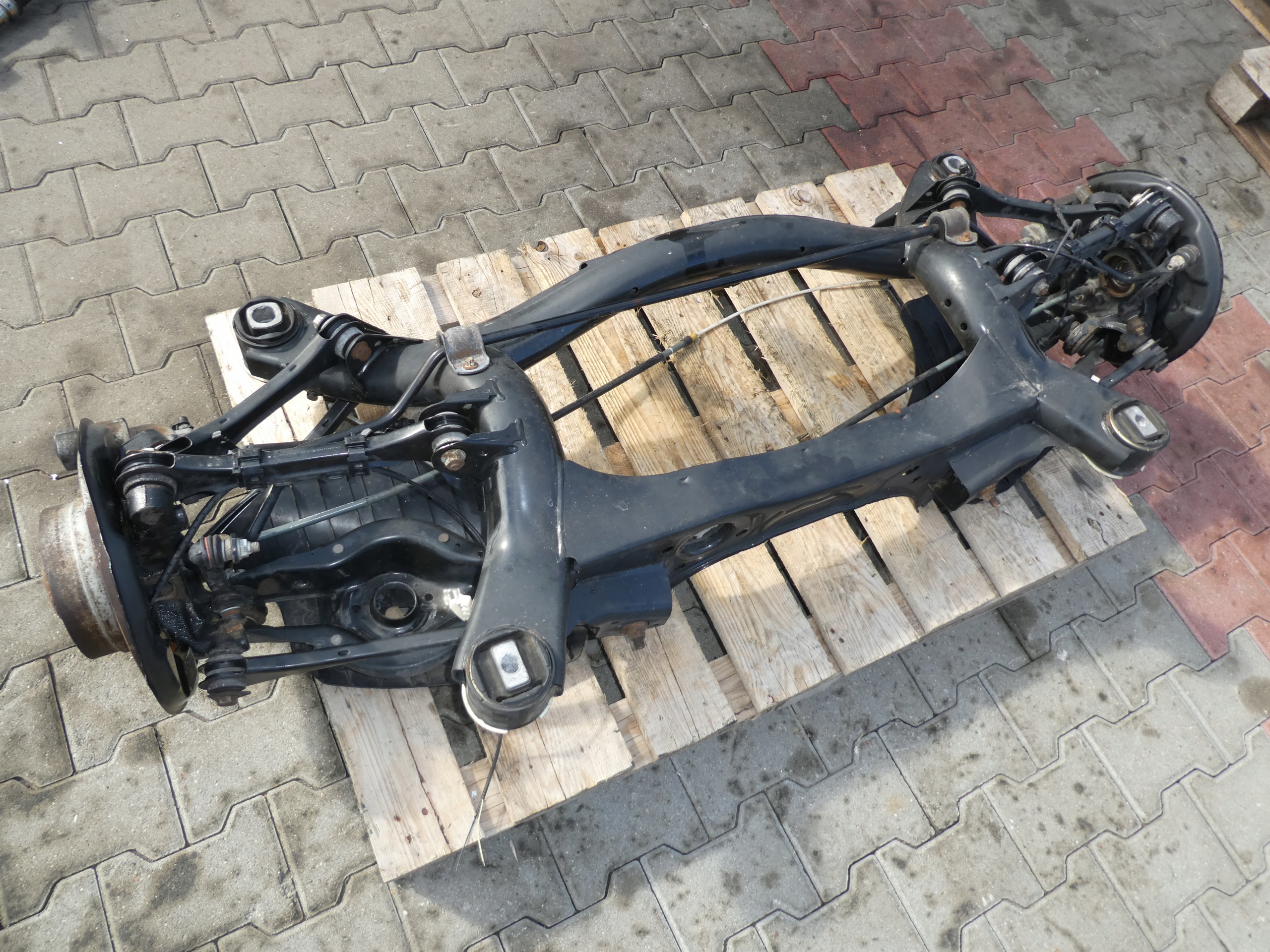 BMW F20 ACHSTRÄGER HINTEN 6792505