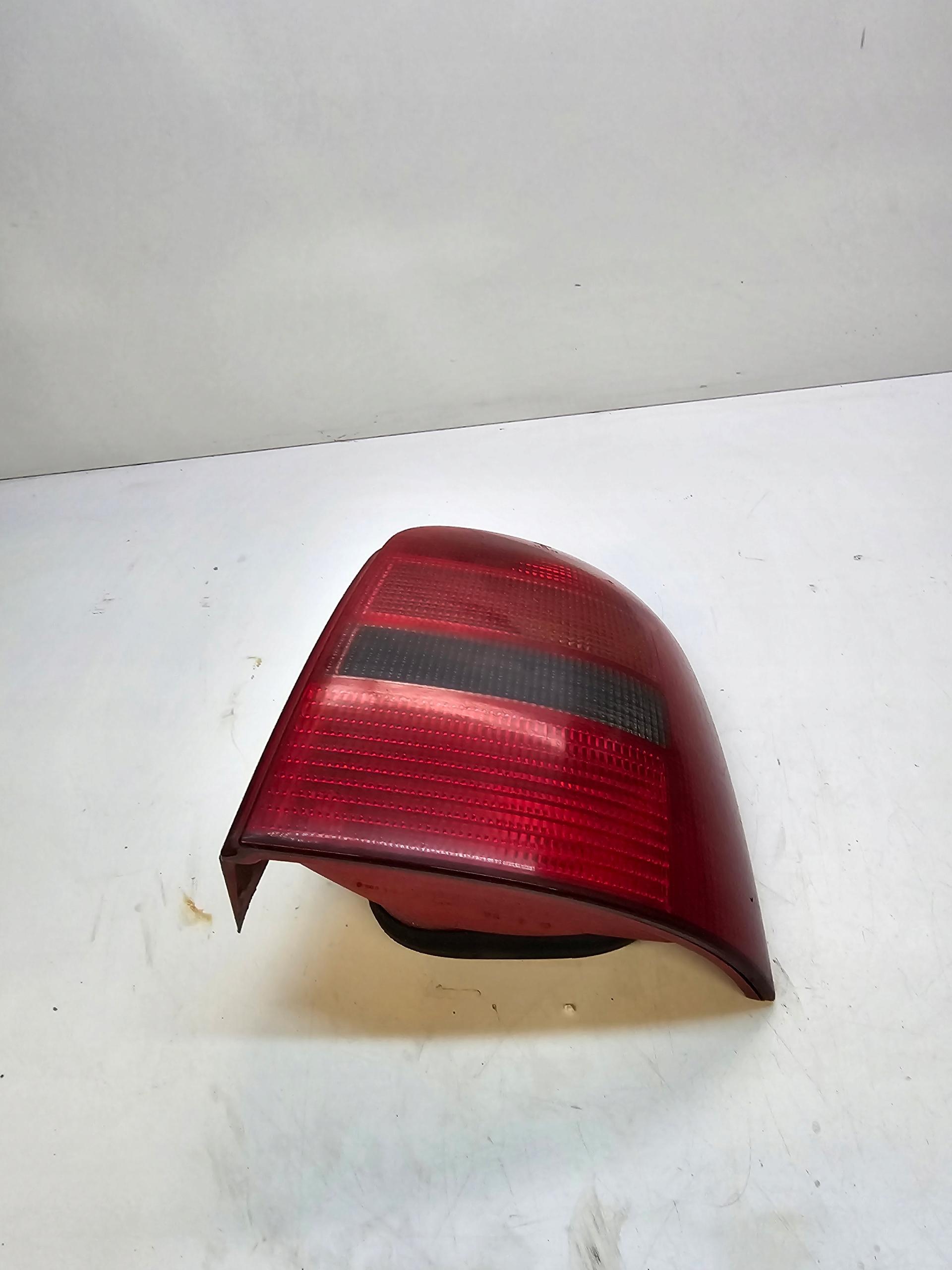 light right rear part W fender AUDI A4 B5 AVANT 8D9945096A