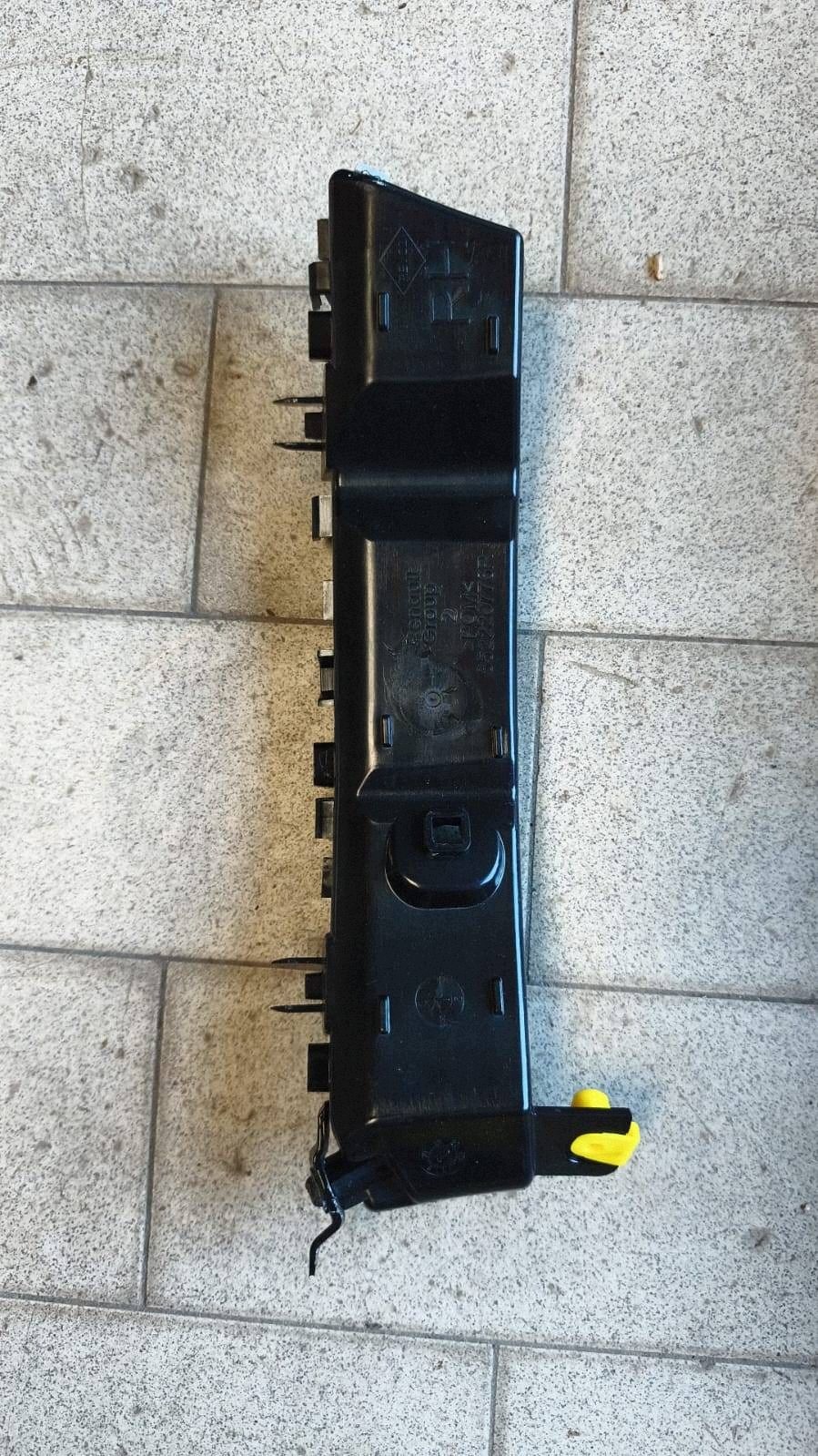 bumper bracket of the rear rear part side right Renault Twingo e-tech 852220776R