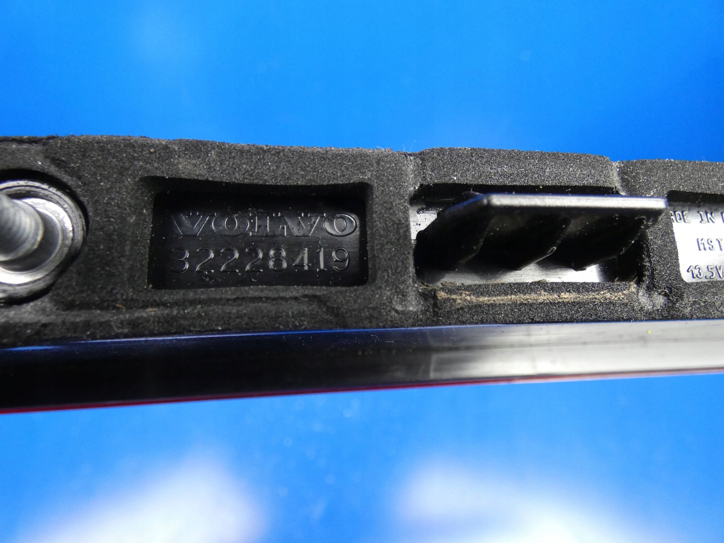 VOLVO XC60 II TRZECIE ŚWIATŁO STOPU STOP Strona zabudowy tył