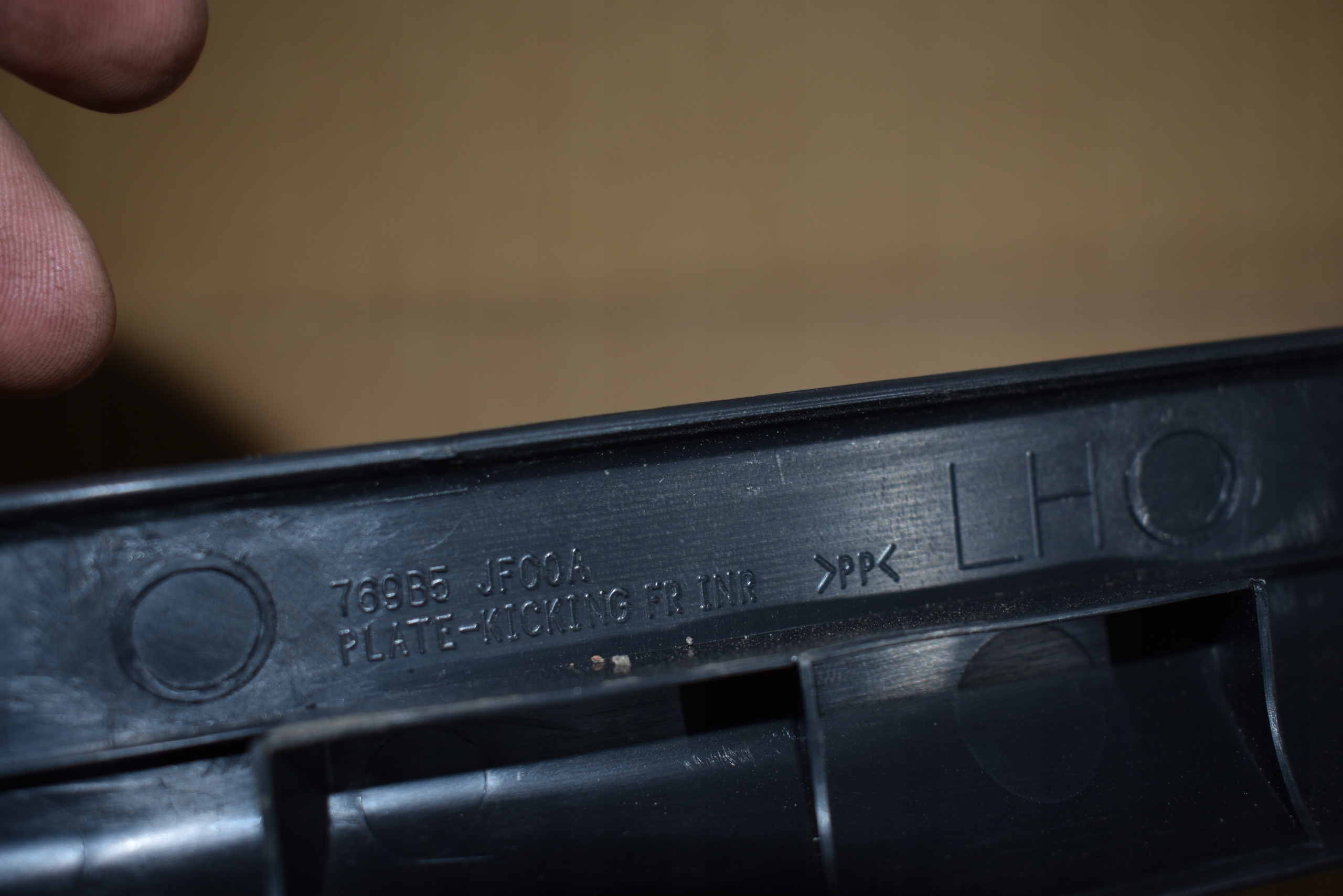 IDEALNA moulding cap threshold left NISSAN GT-R R35 1