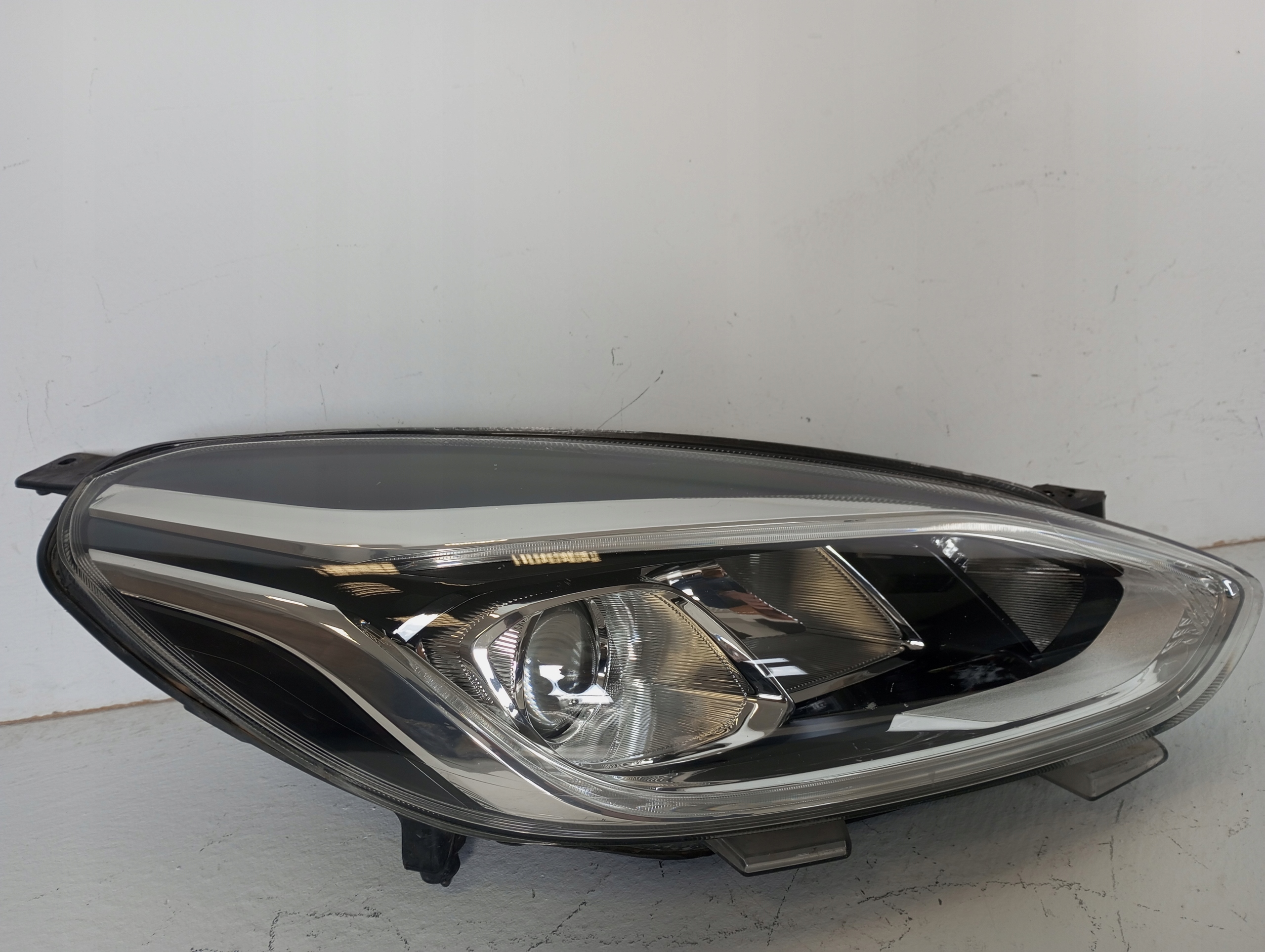 light front FORD FIESTA MK8 LED right H1BB-13W029-CD