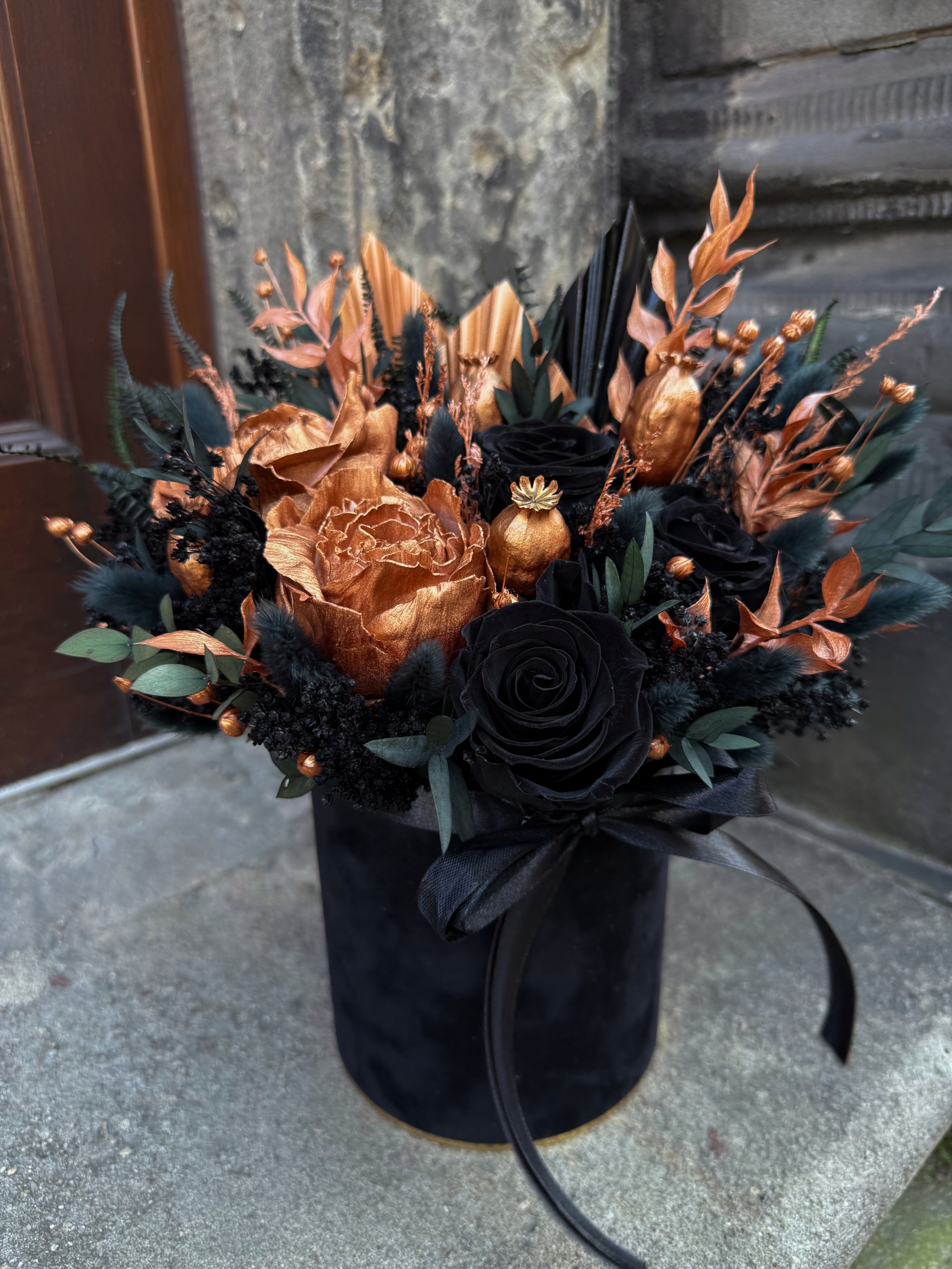 FlowerBox Black&copper, darčeková kytica, kytica v krabici, flowerbox