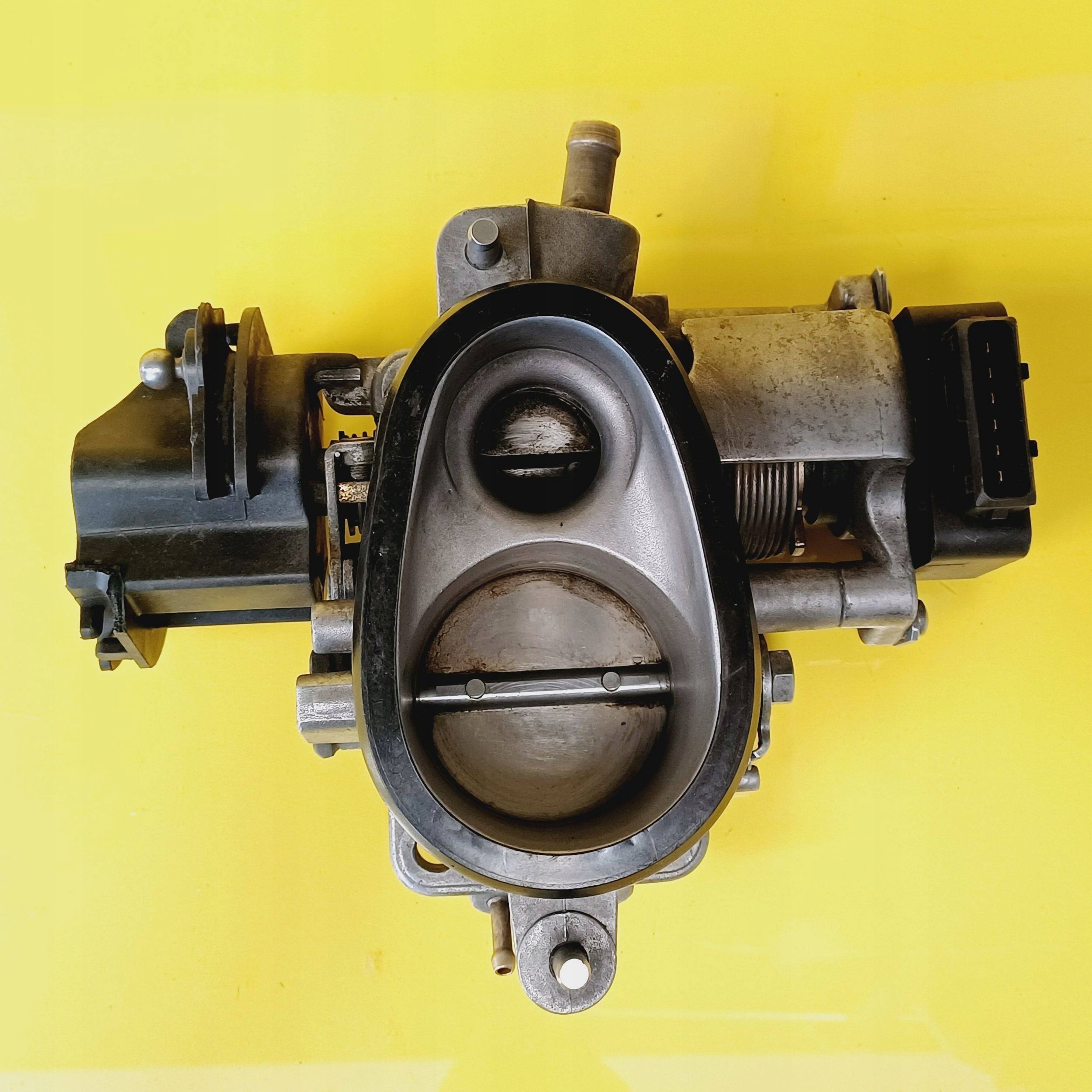 ДРОССЕЛЬНАЯ ЗАСЛОНКА 100 C4 90-94 A8 D2 3,7 V8 4,2 оригинал