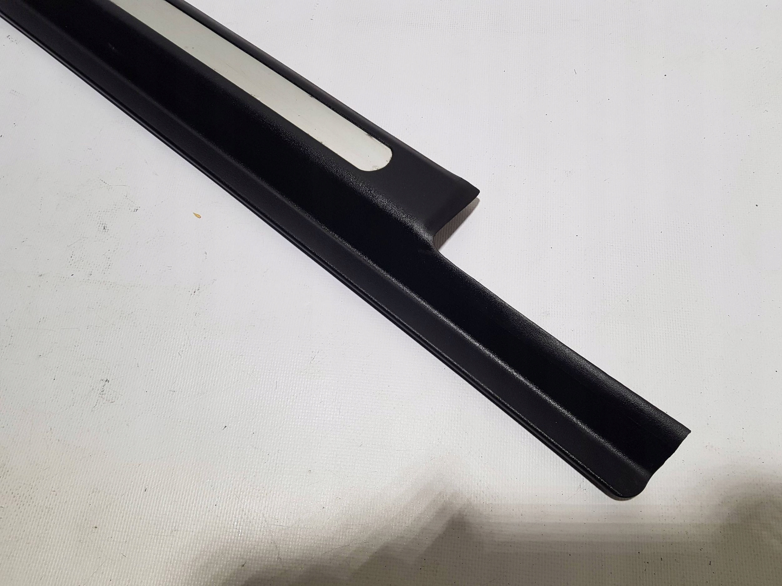 MERCEDES CLC CL203 moulding threshold cap inner right A2036802835
