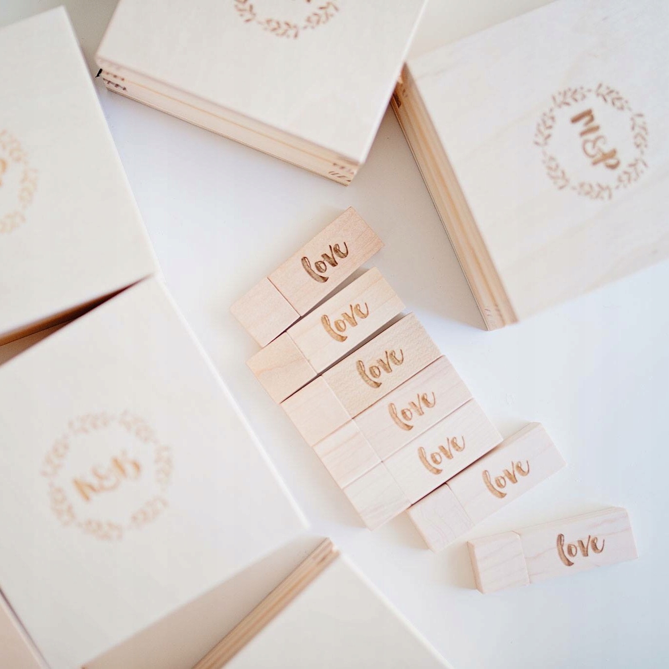 Pendrive drewniany 8 Gb Usb 3.0 jasny z grawerem na ślub komunia chrzest