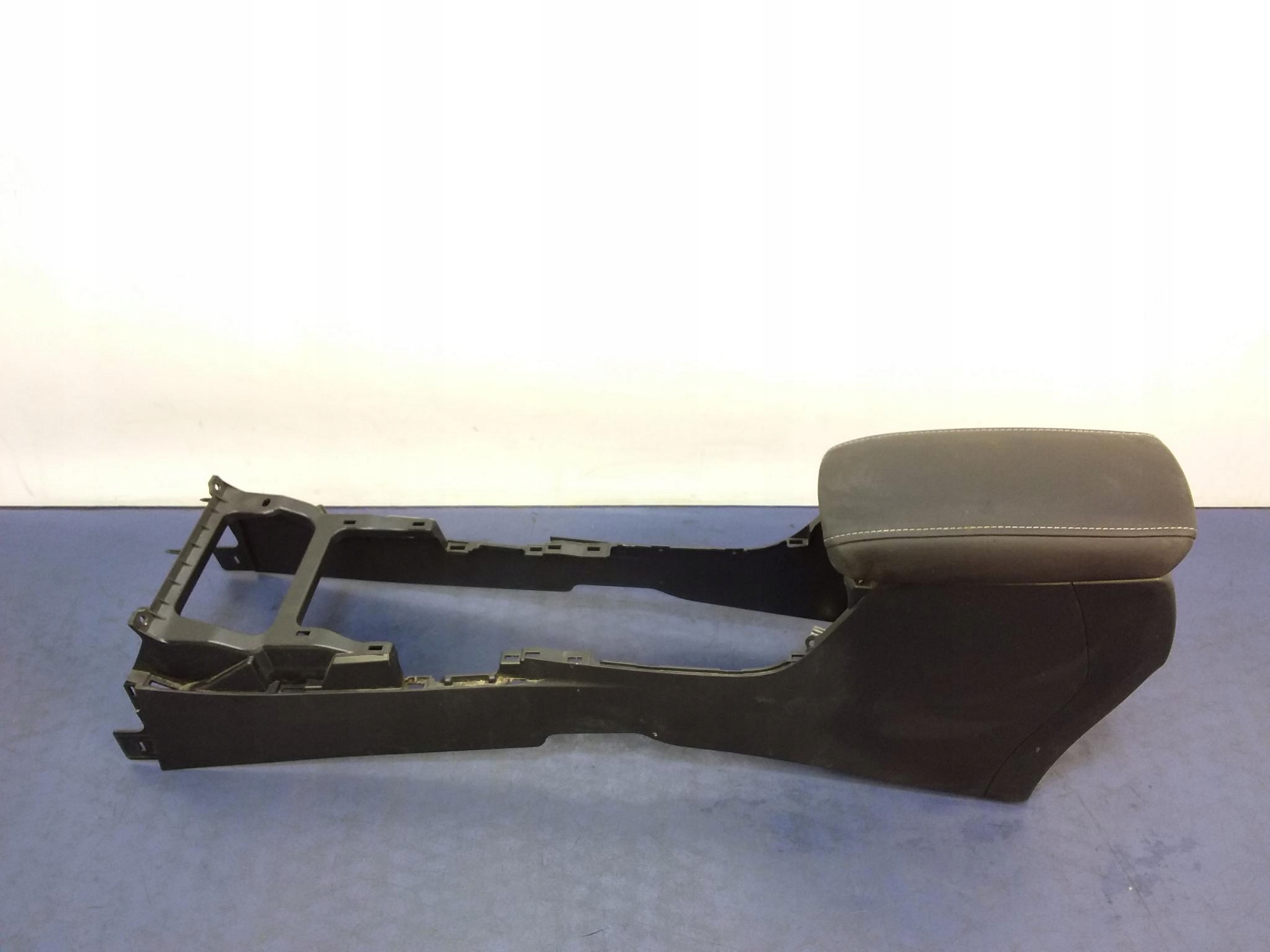 TOYOTA COROLLA E21 подлокотник центральный туннель