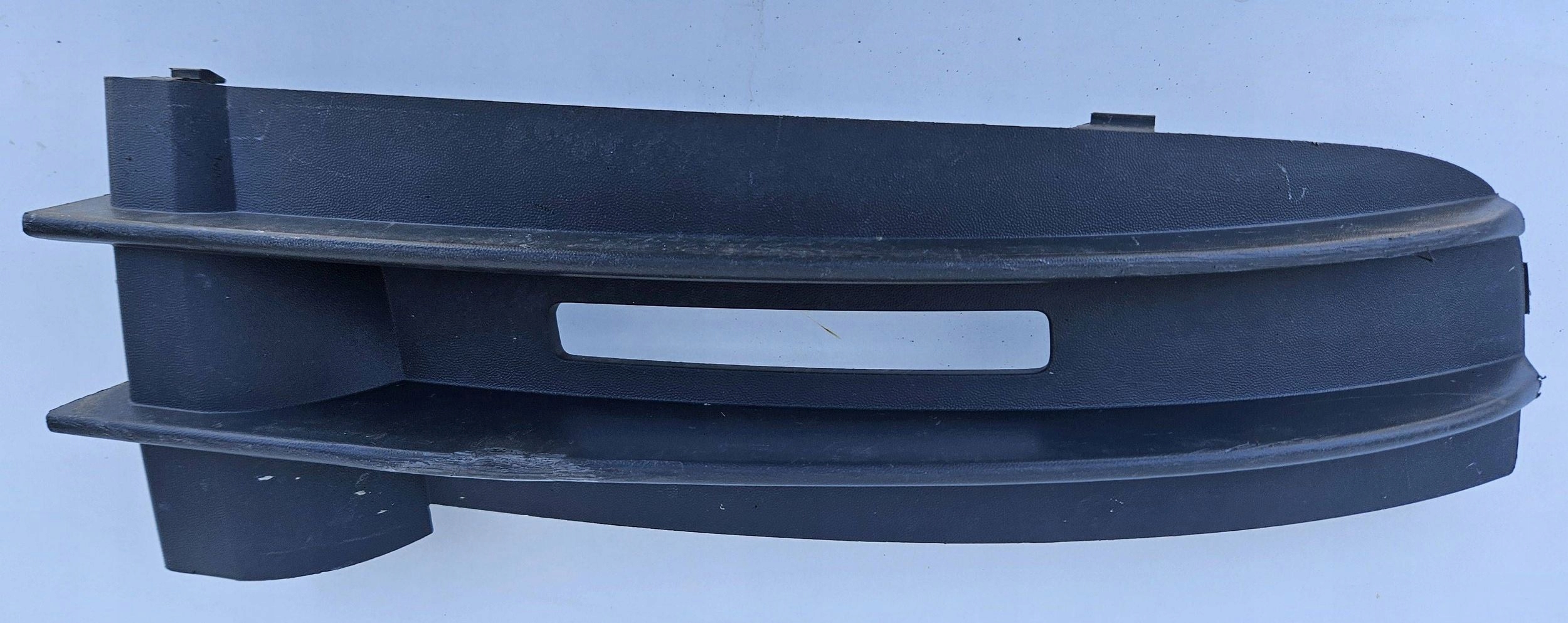 Volkswagen Caddy 2K0 mřížka nárazníku předního pravá předek