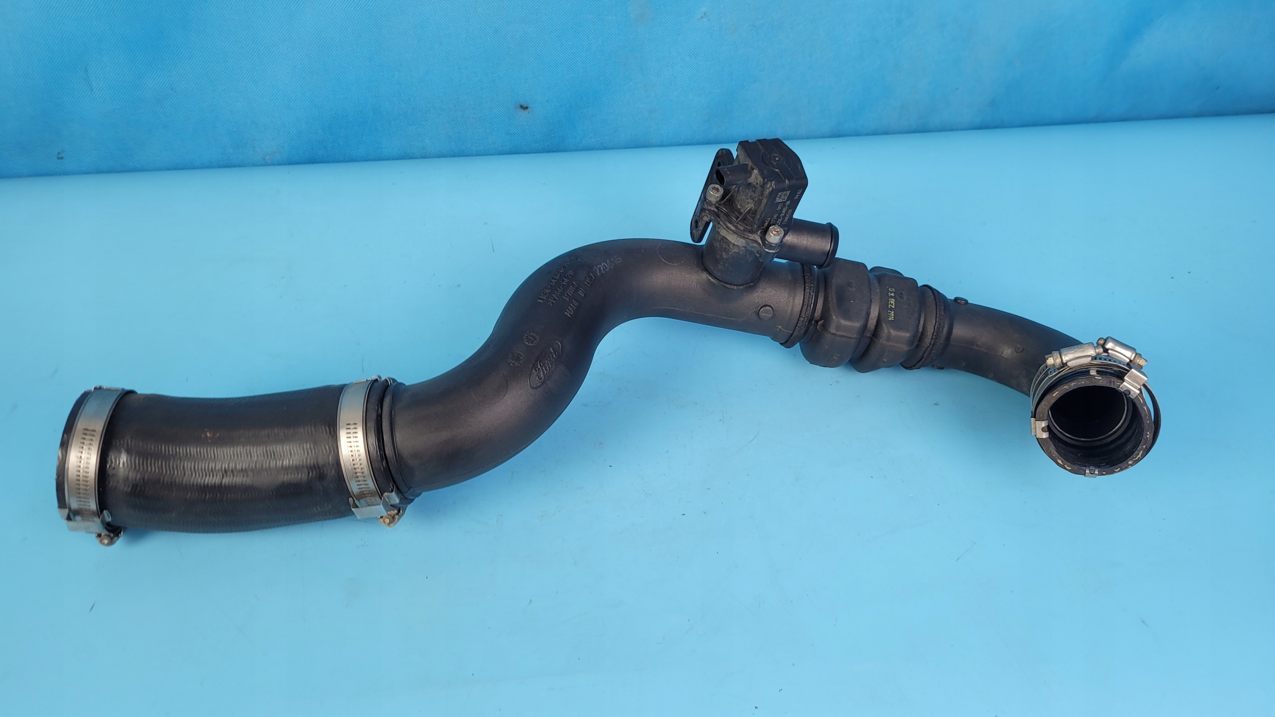 CJ5G-9U465-BA FR3C-6C646-A - КАБЕЛЬ ИНТЕРКУЛЕРА FORD MUSTANG VI GR3C-6C646-FA