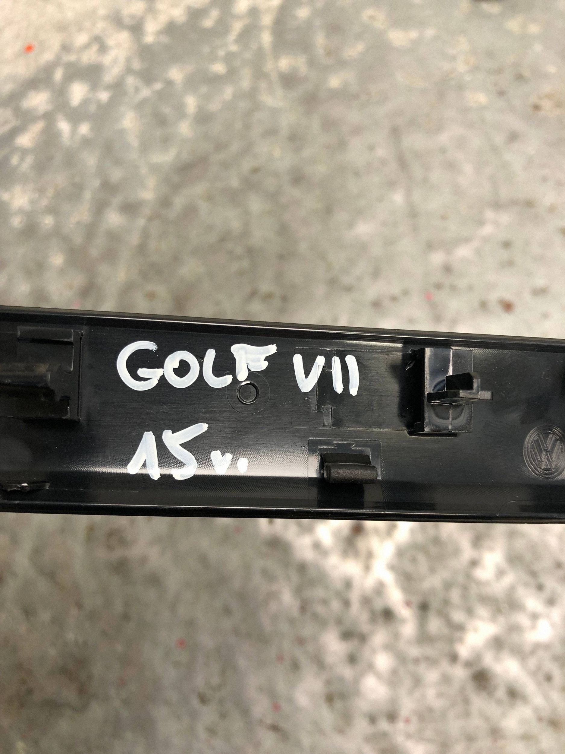 Moulage DEKOR Console VW GOLF VII 5G1858418B