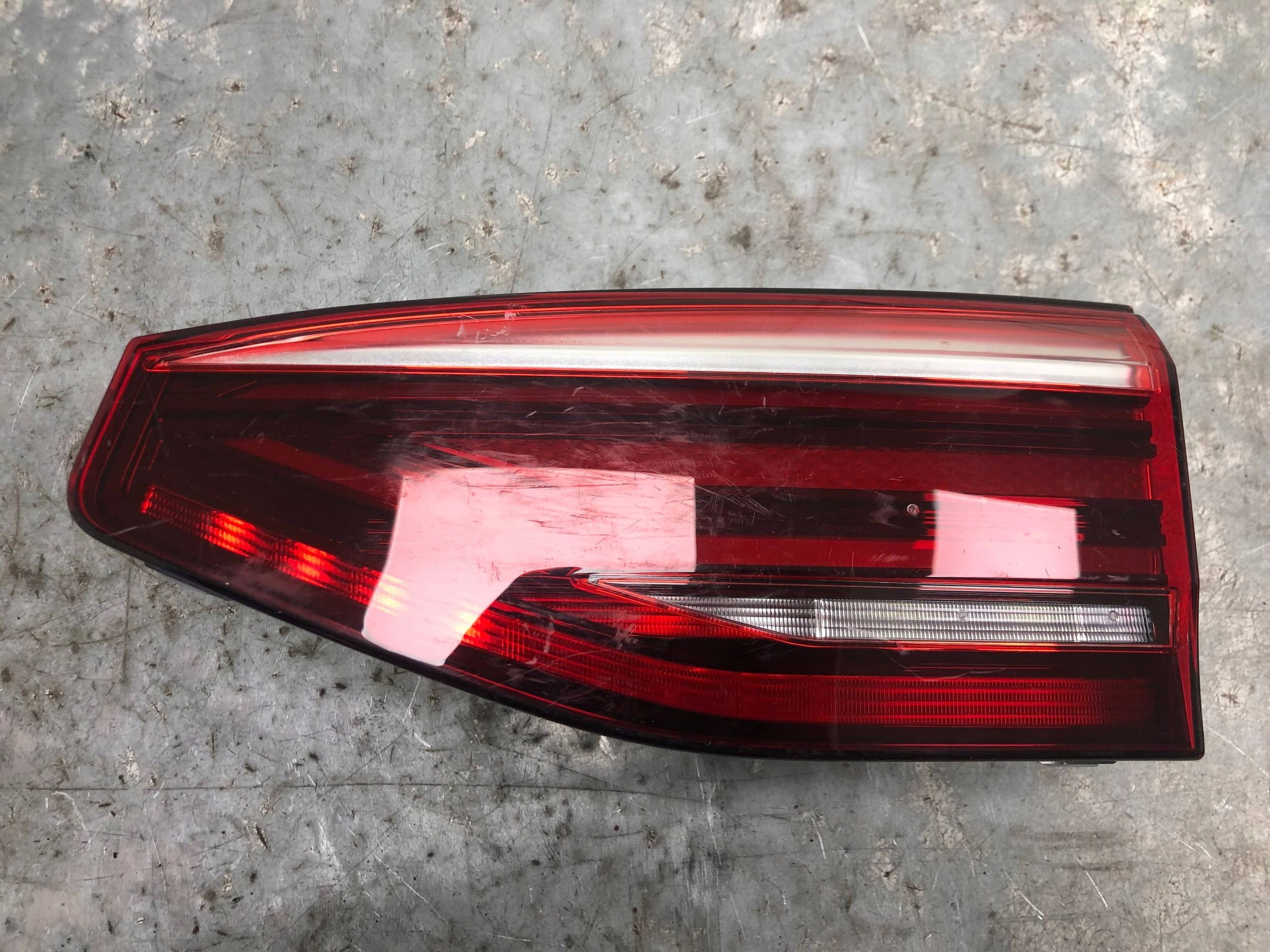 light LED right rear part to the bonnet VW T7 7T0945094B
