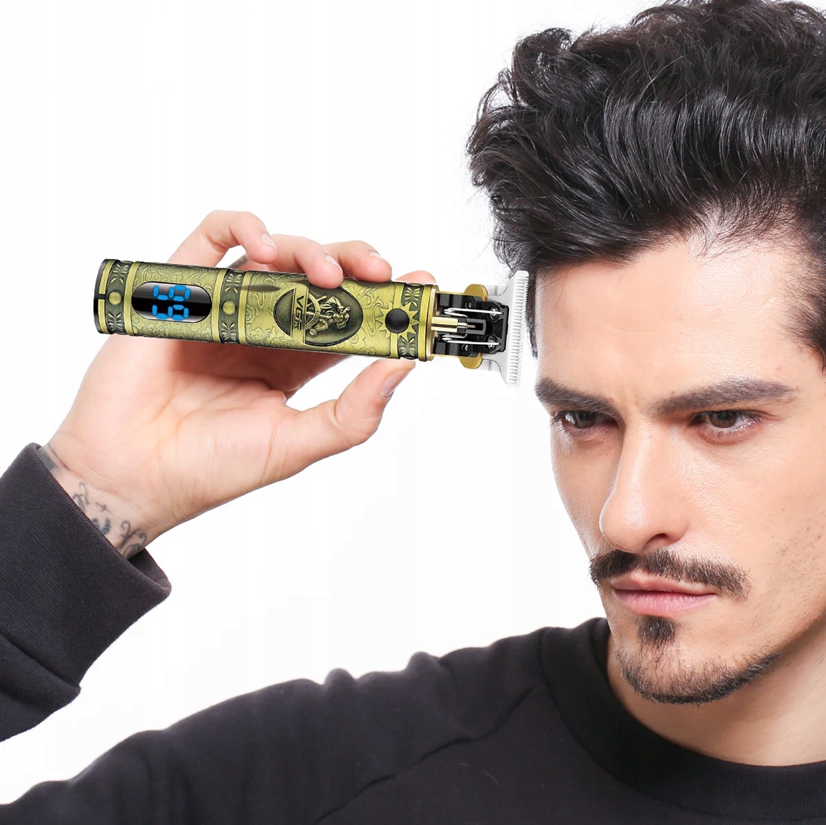 PROFESJONALNA MASZYNKA DO STRZYŻENIA GOLENIA WŁOSÓW TRYMER MĘSKI VGR 7w1 Model Maszynka trymer do włosów, brody, ciała męski 228