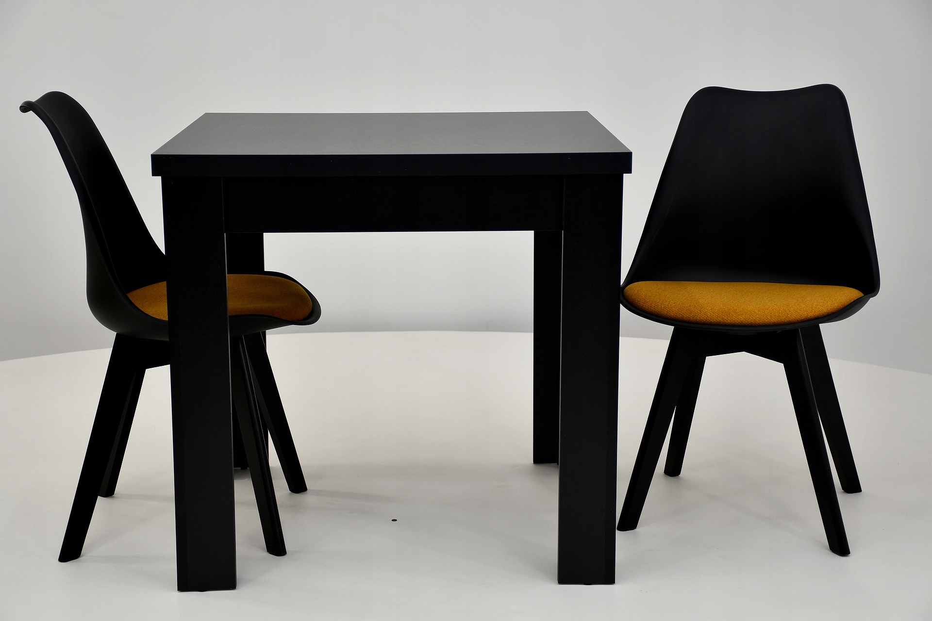 MAŁY CZARNY STÓŁ Z KUBEŁKAMI DO KUCHNI Liczba elementów w zestawie 3