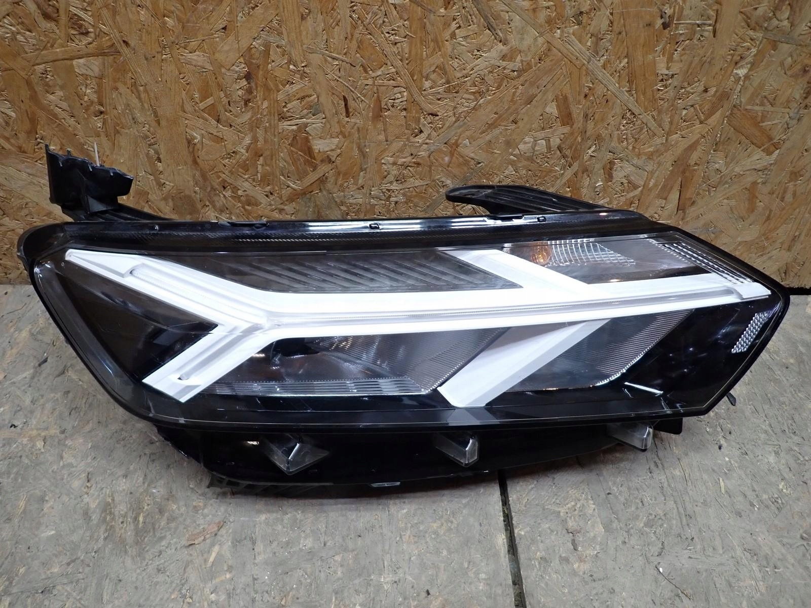 light right front REFLEKTOR right LED DACIA JOGGER RK 21- 260107978R