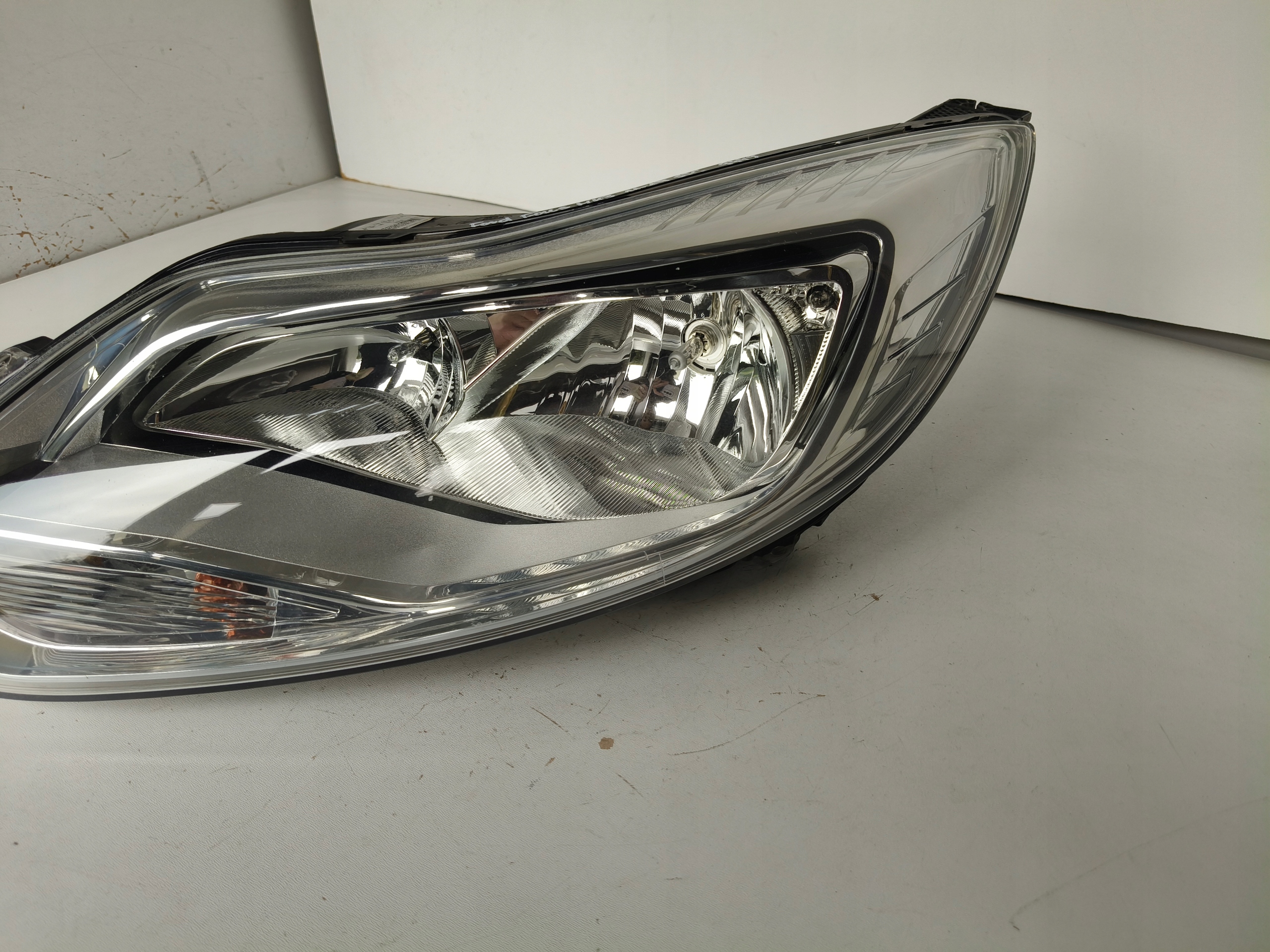 light left REFLEKTOR FORD FOCUS MK3 11-14