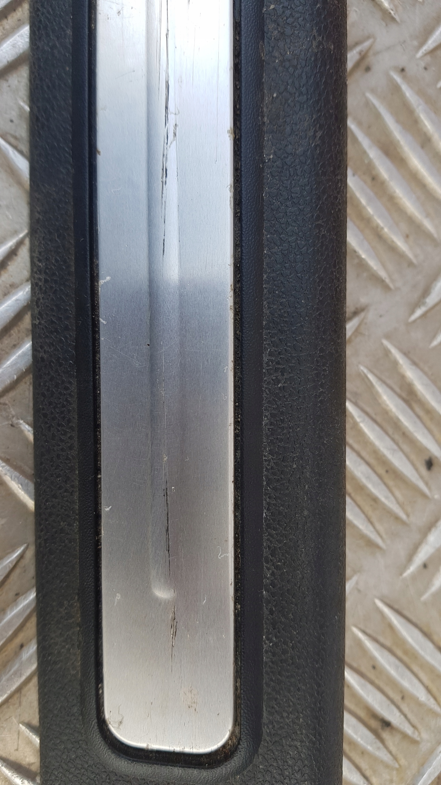 MERCEDES B KLASA moulding threshold left front a1696801174