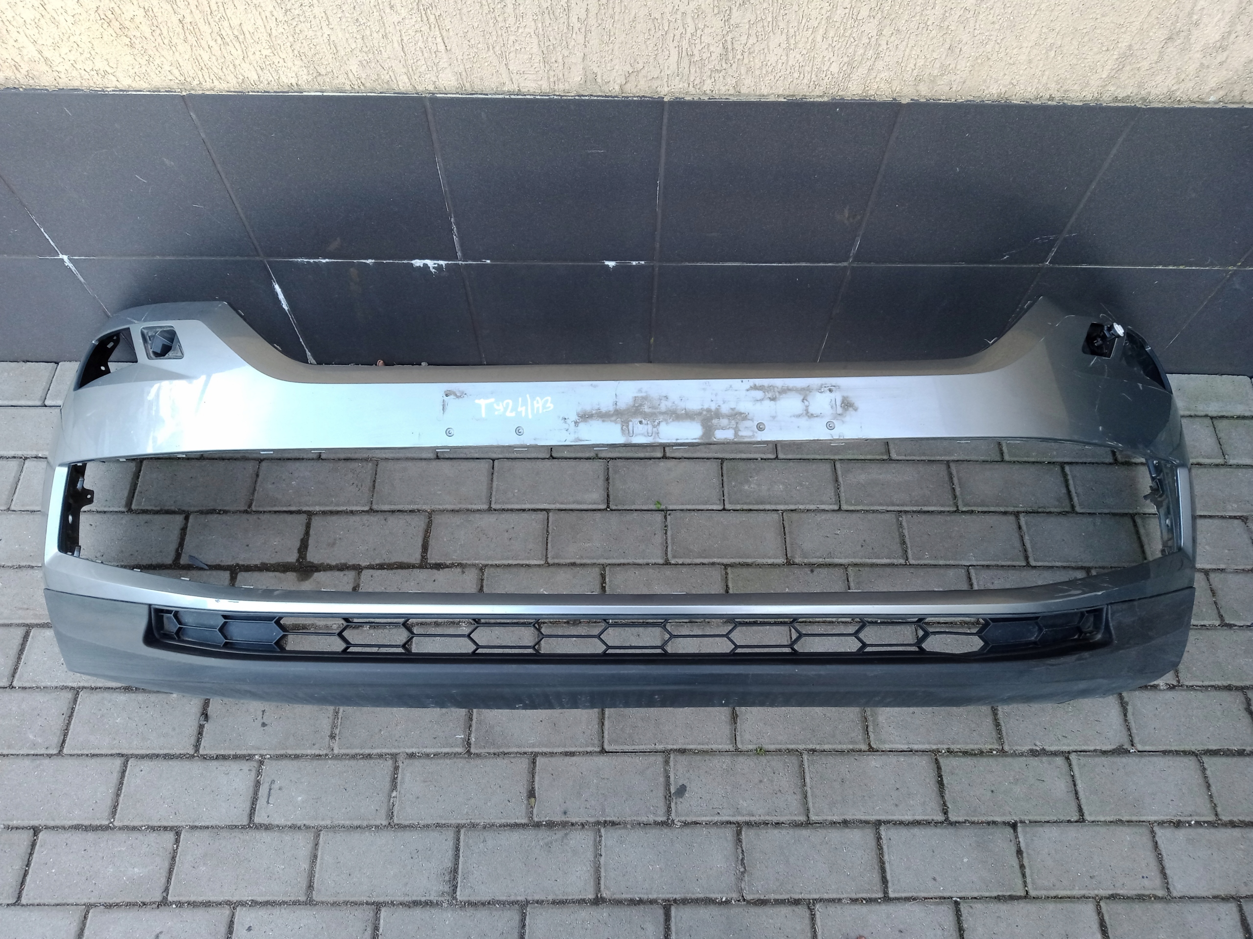 SKODA KODIAQ 16- ZDERZAK PRZEDNI 565807221 BEZ PDC - NA SPRYSKIWACZE