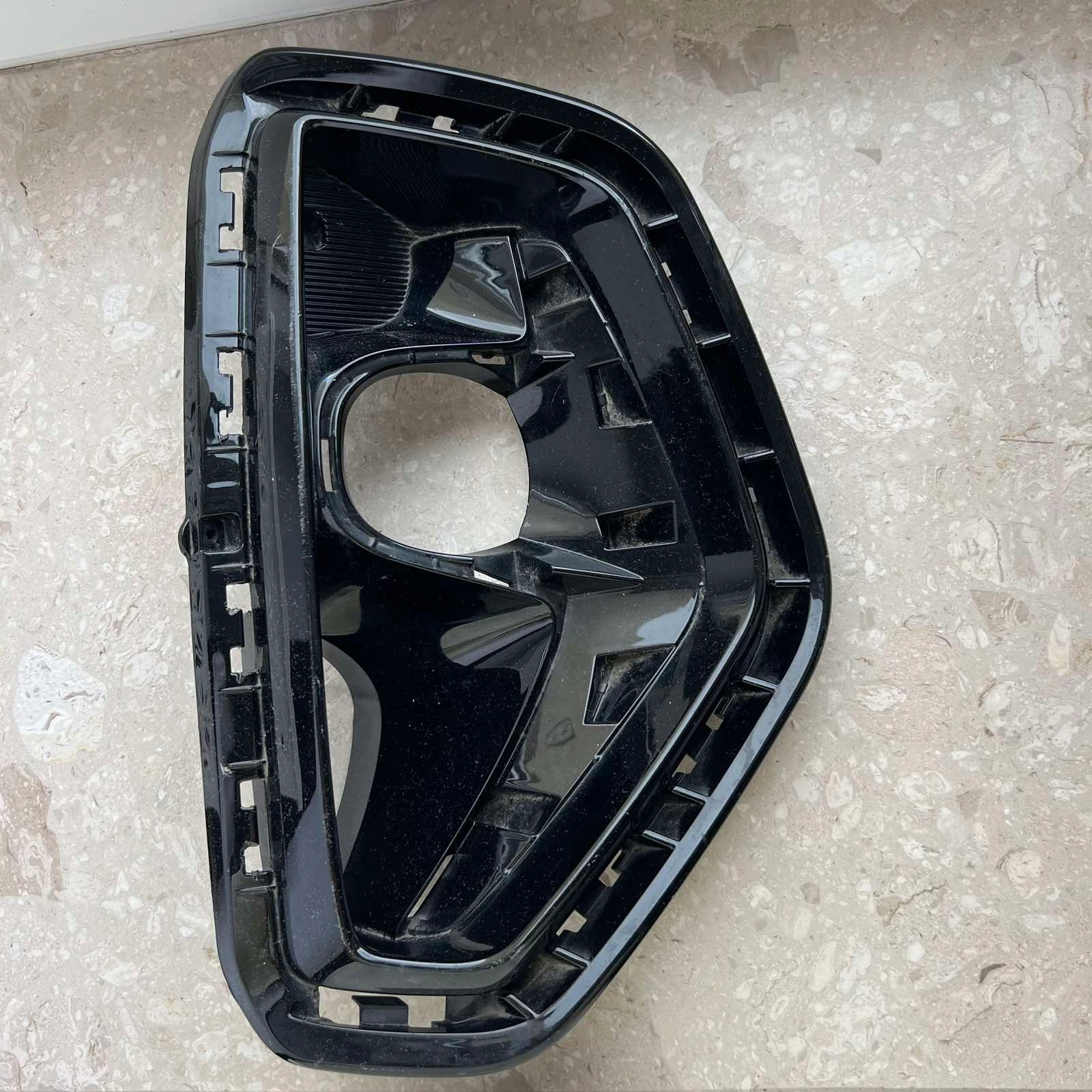 KIA STONIC 17- grid of a bumper right front 86524-H8HA0