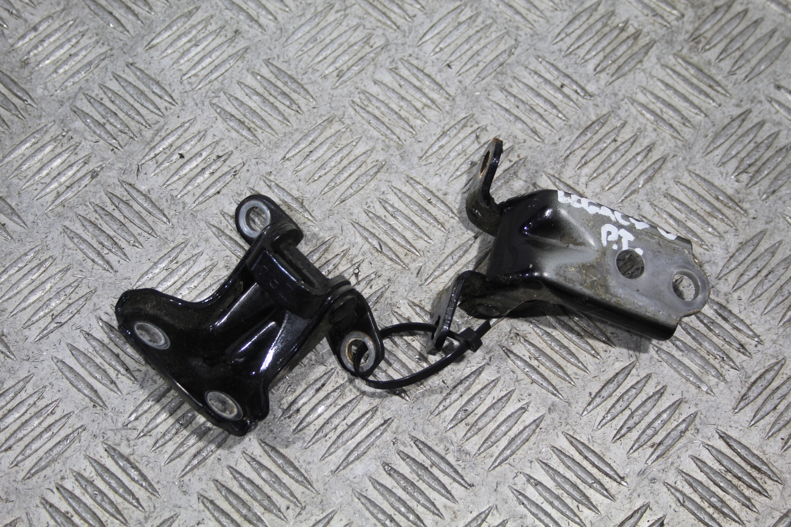 hinge door right rear part SUBARU LEGACY V 5