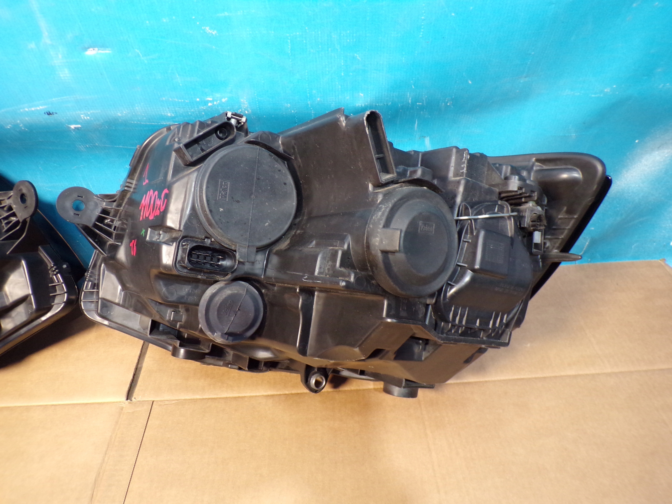VW T6 CARAVELLE MULTIVAN 15- head lights lights front DEMONTAZ 2 sztuki