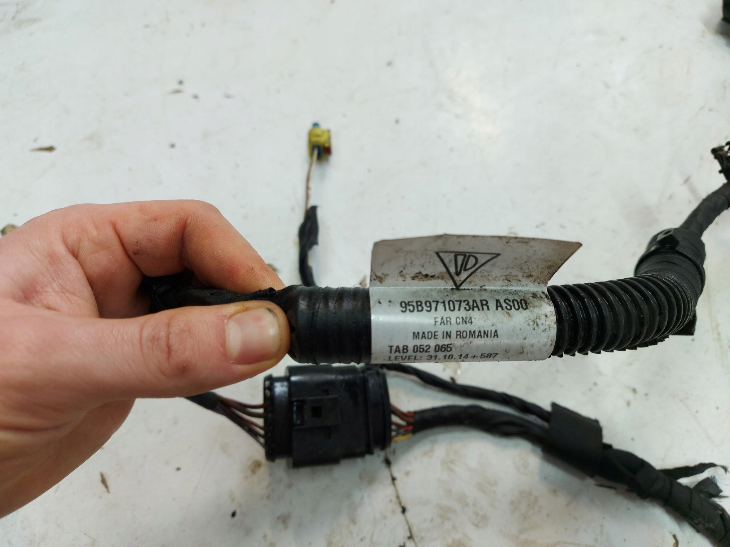 PORSCHE MACAN 95B bundle wiring front 95B971073AR