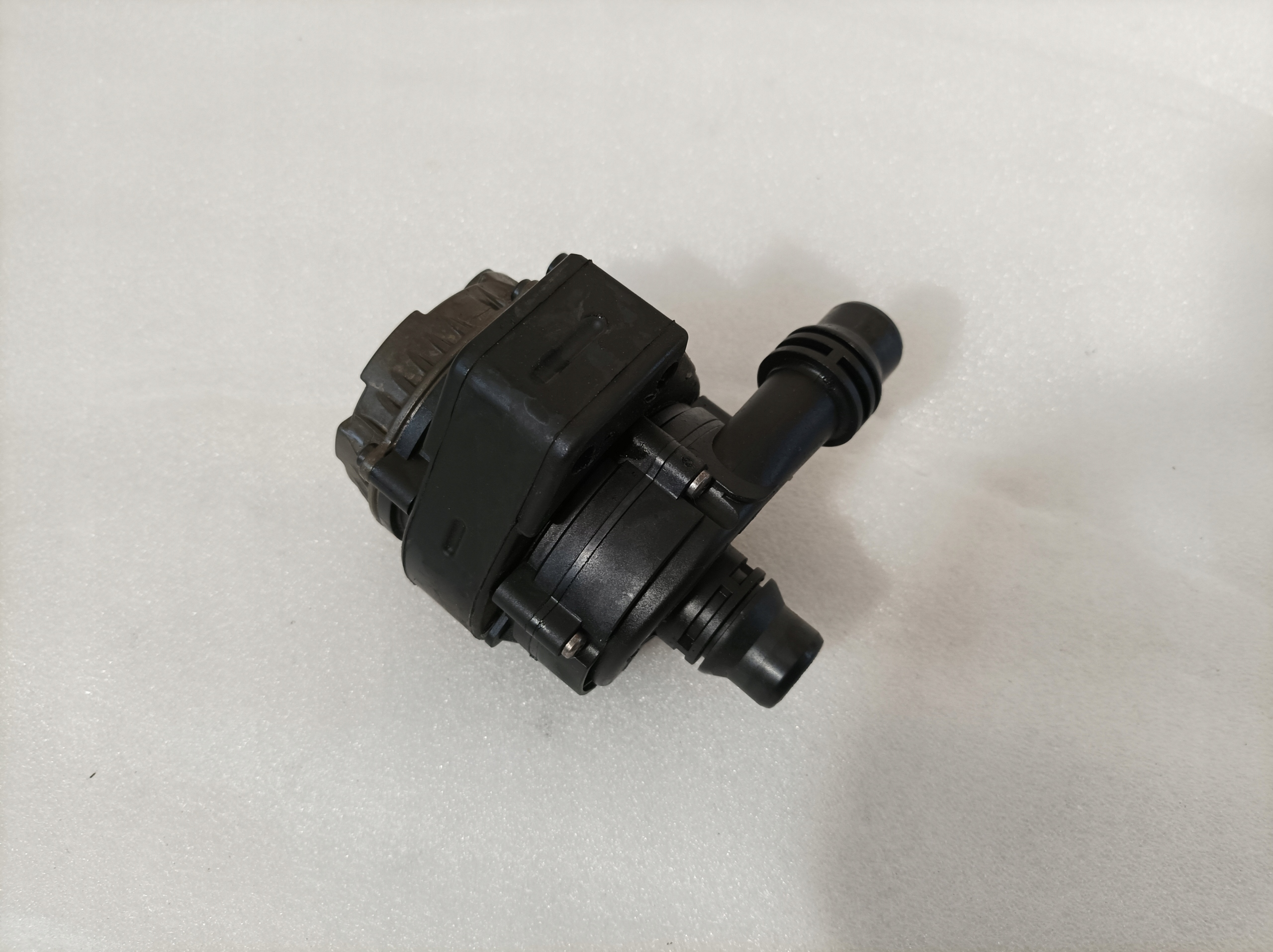 BMW G07 X7 supplementary water pump 6834936