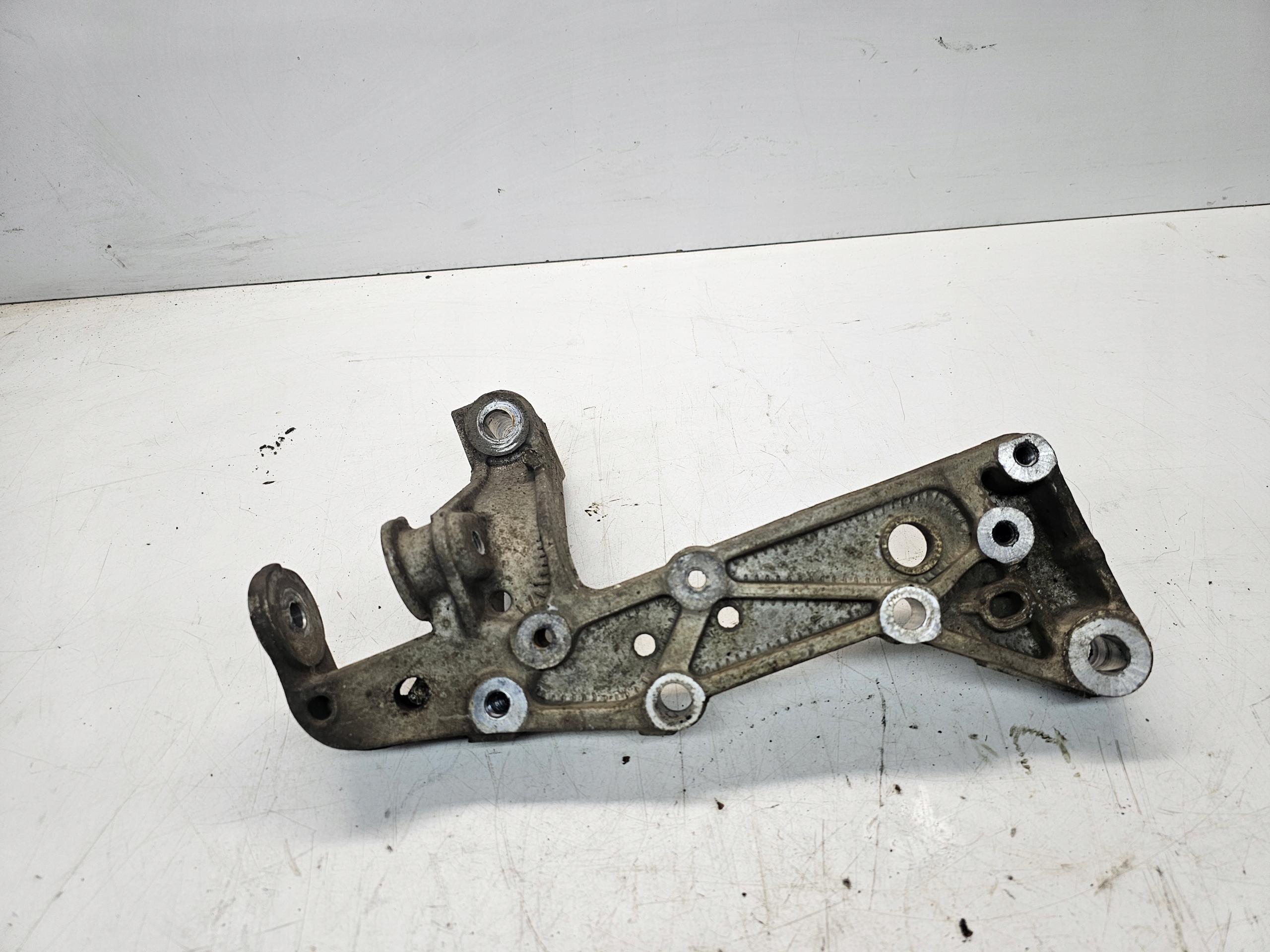 Halter des Querlenkers links AUDI A3 8P GOLF 1K0199295E