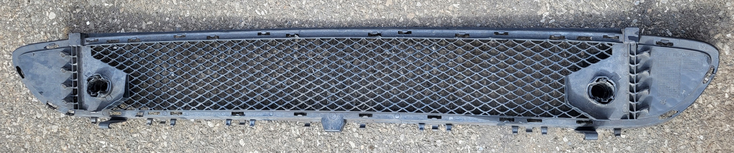 grill grille central of a bumper front grid MERCEDES GLA W156 ORYINAL