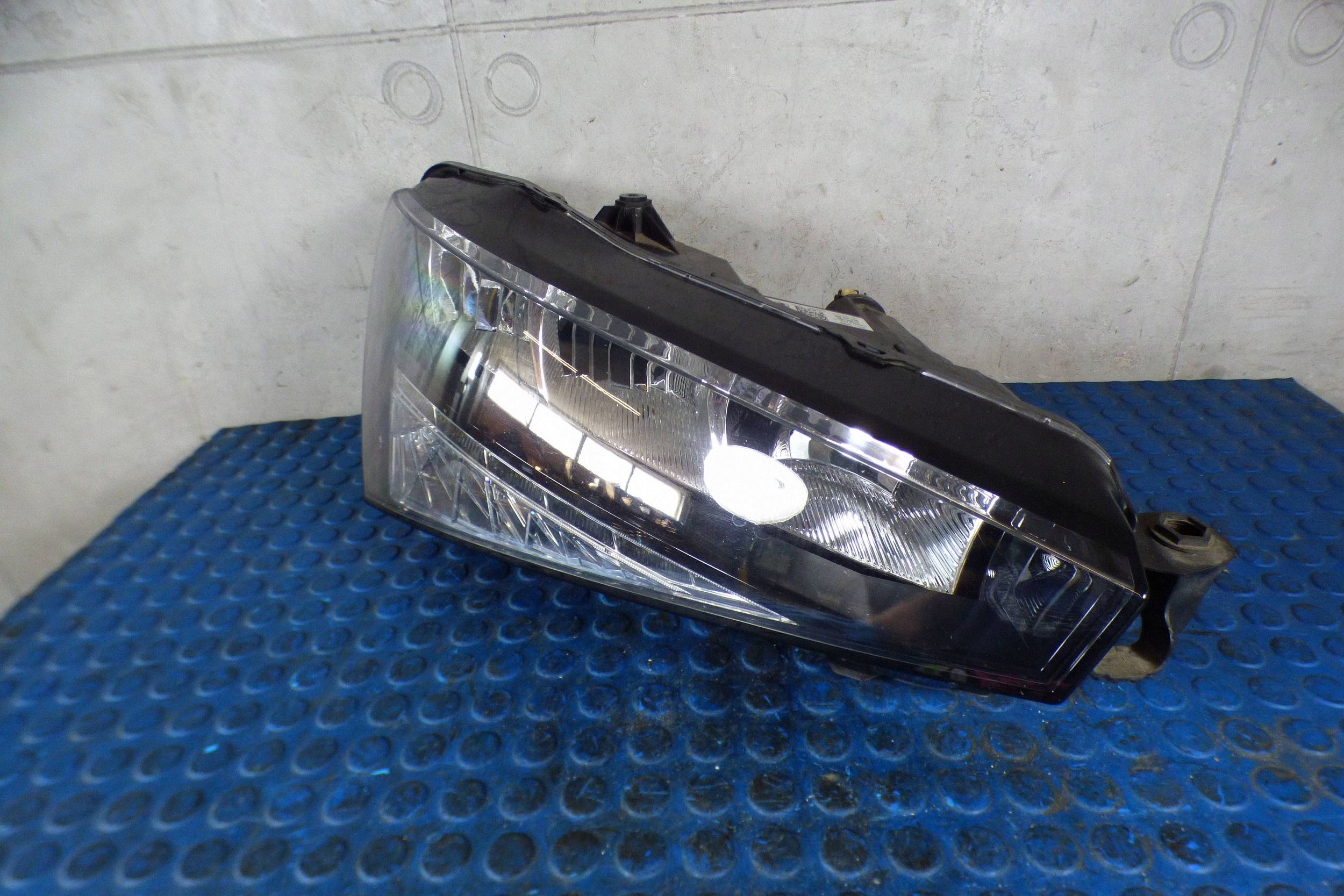 Skoda Scala reflektor light right front 657941016 original st.BDB EUROPA