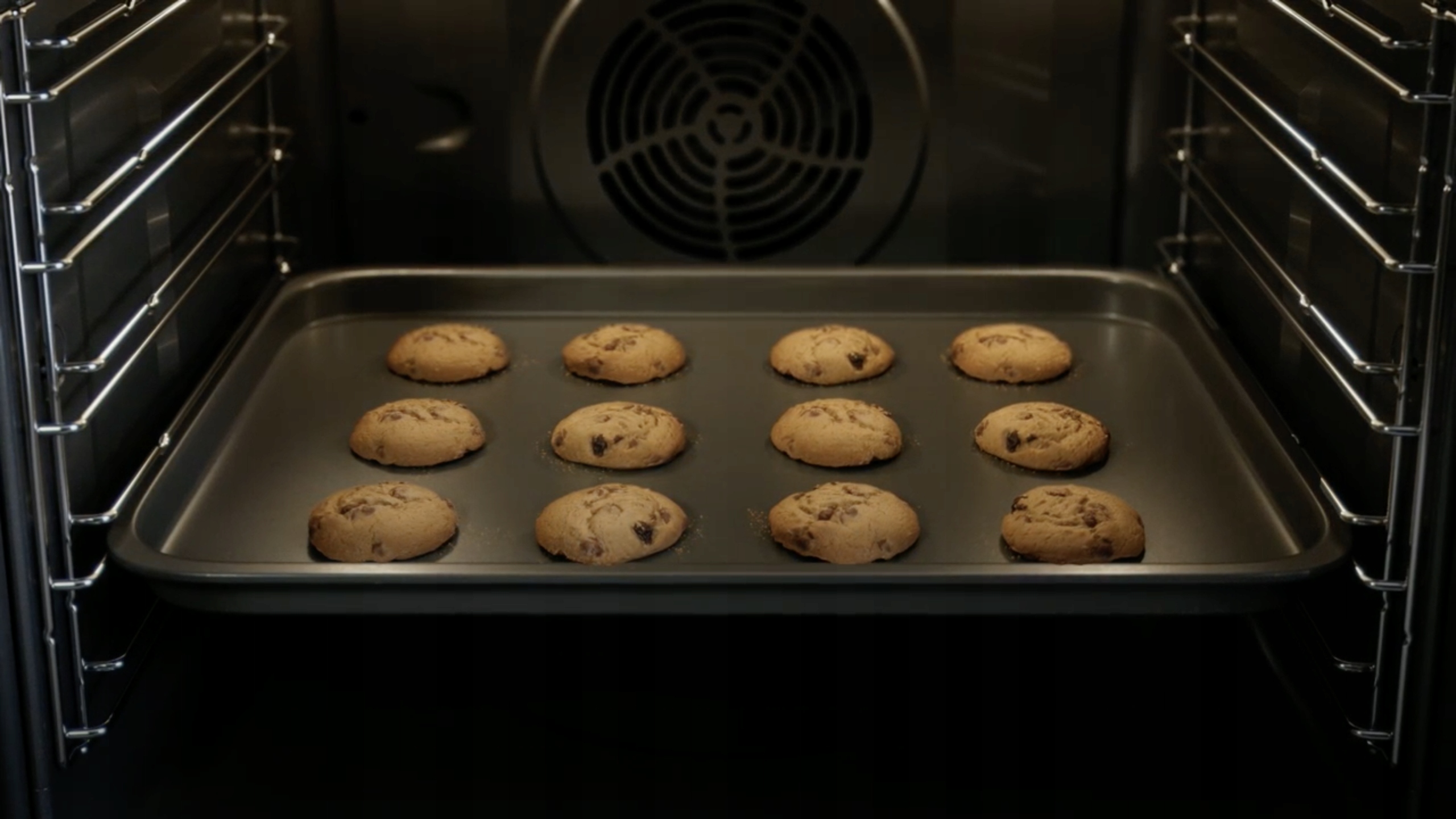 PIEKARNIK DO ZABUDOWY ELECTROLUX EOF6P76X2 SurroundCookX 72L Pyroliza Grill Materiał emalia szkło