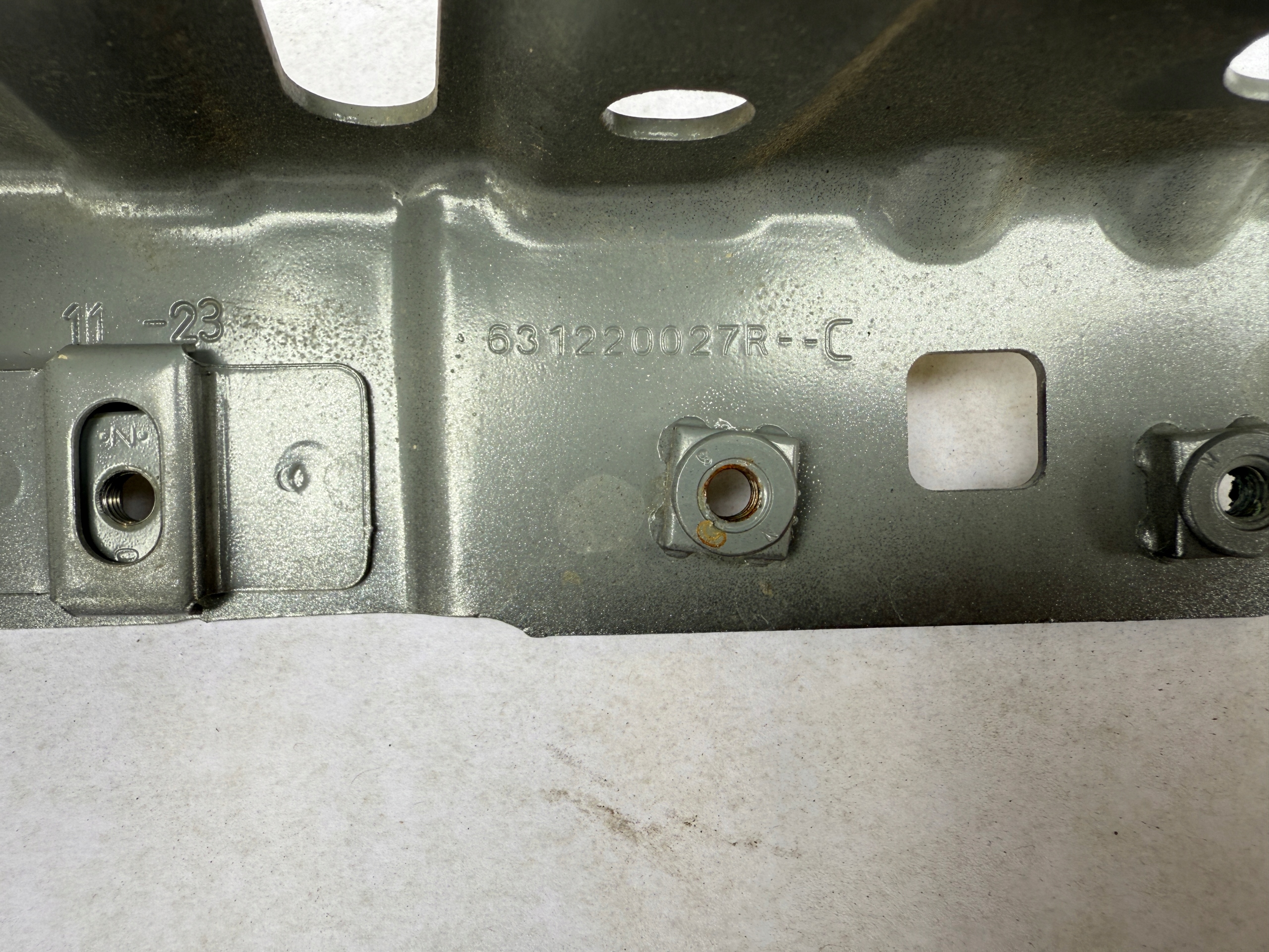 RENAULT AUSTRAL E-TECH Support plaque Console Aile Droite Avant 631220027R