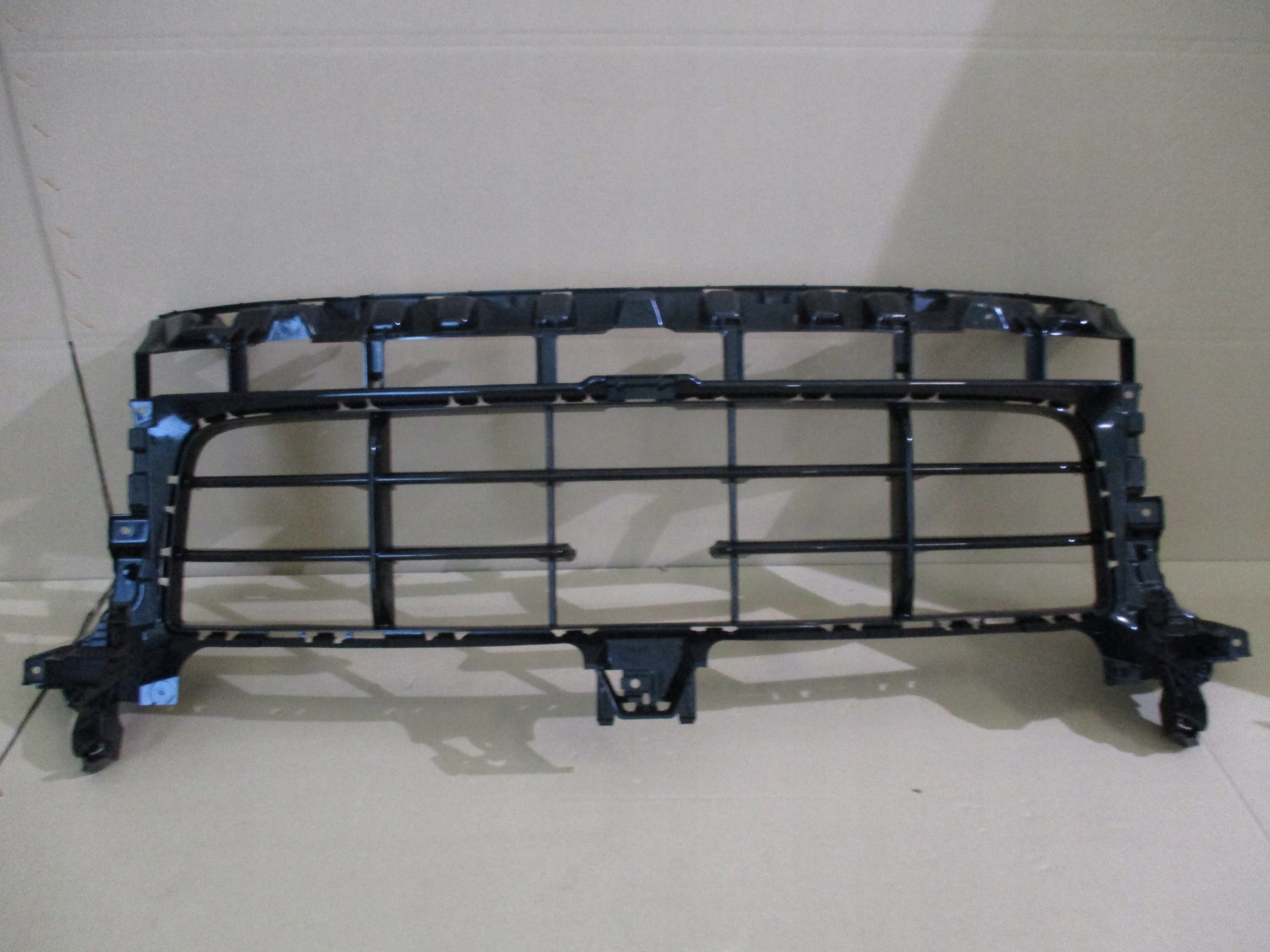 grille of a bumper front front Porsche Cayenne 9Y0807683AA