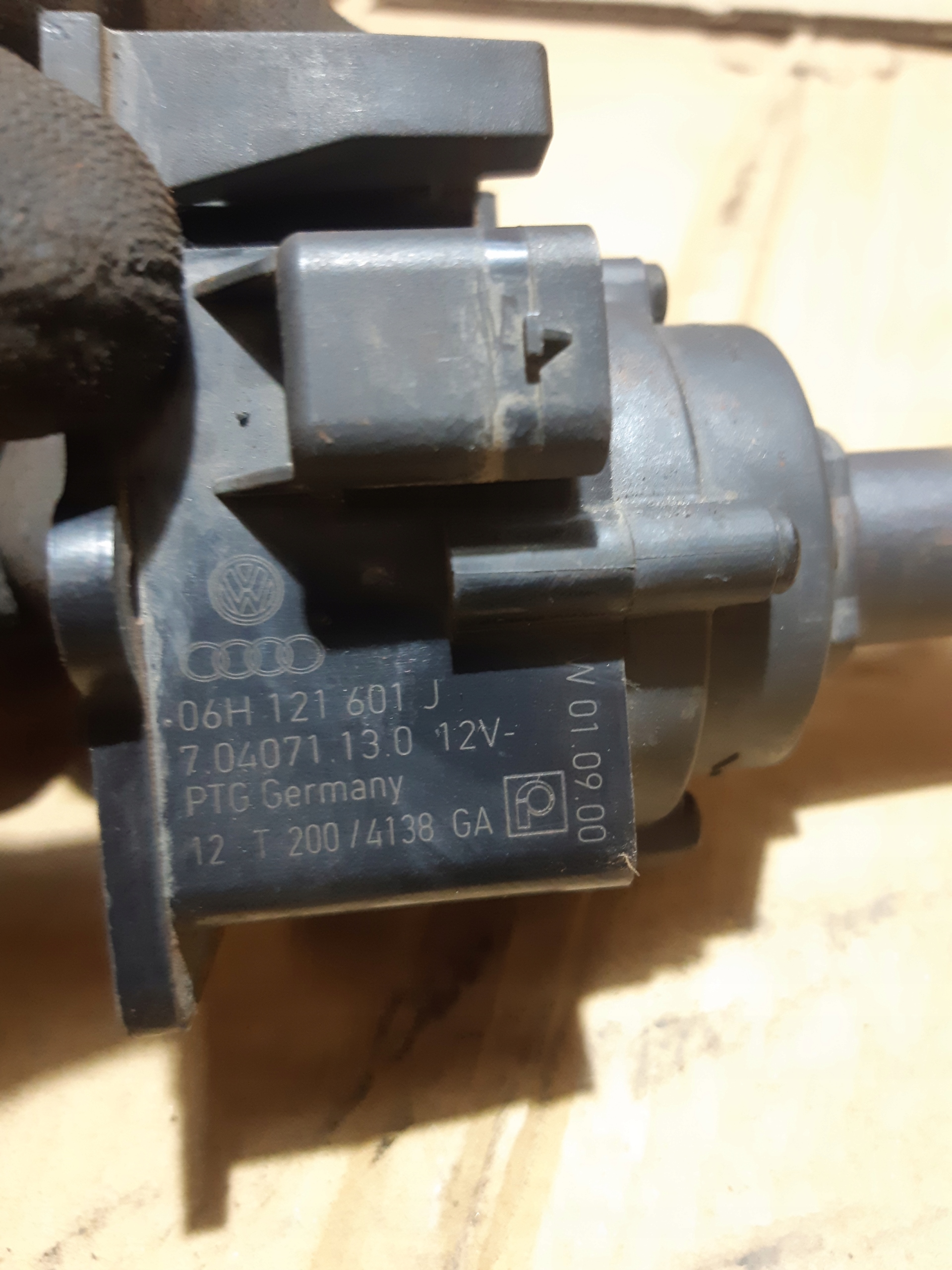 AUDI A4 B8 dodatková pumpa pumpa vody 06H121601J