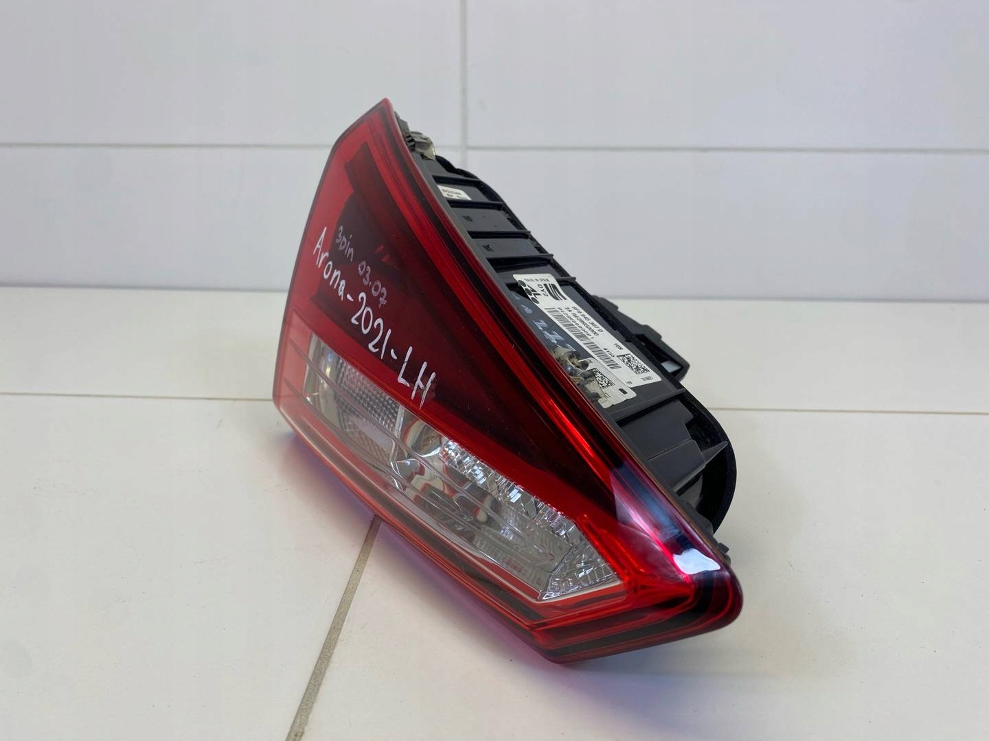 light rear to the bonnet left side SEAT Arona 2020 6F9945703D