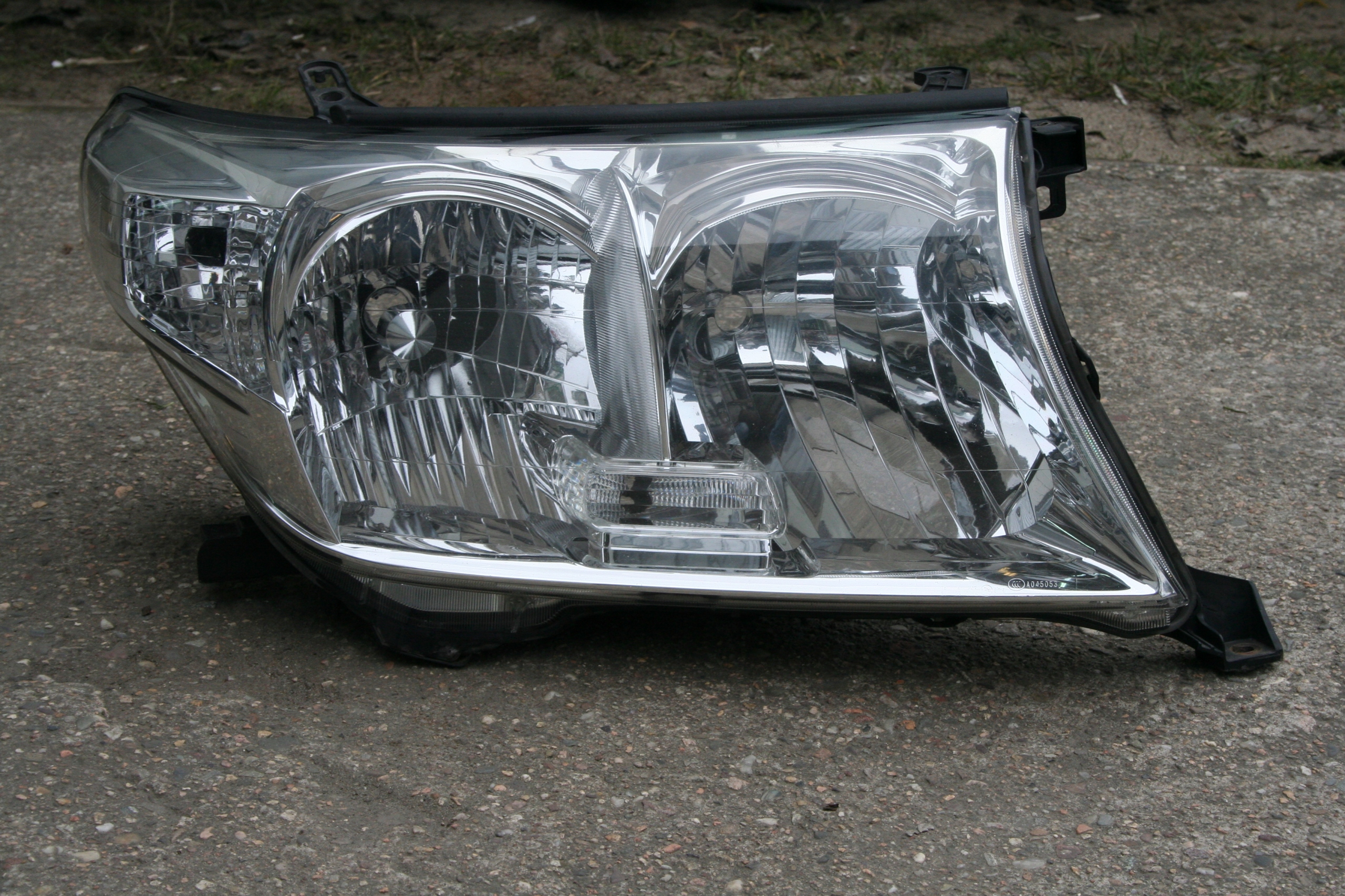 TOYOTA LAND CRUISER 200 - ЗВИЧАЙНИЙ - ПРАВА