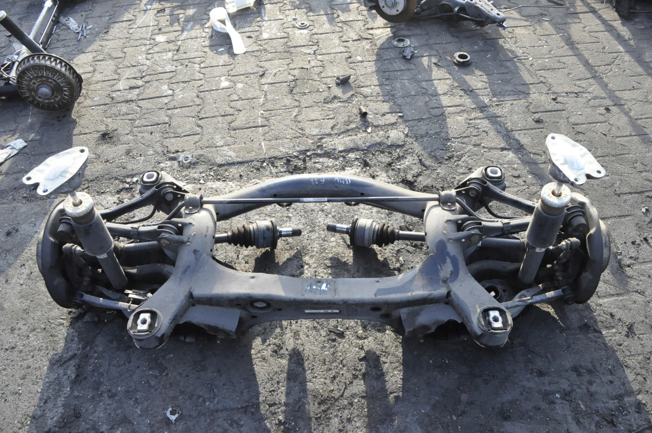 BMW F22 1.5 ZAWIESZENIE BELKA TYŁ Producent części BMW OE