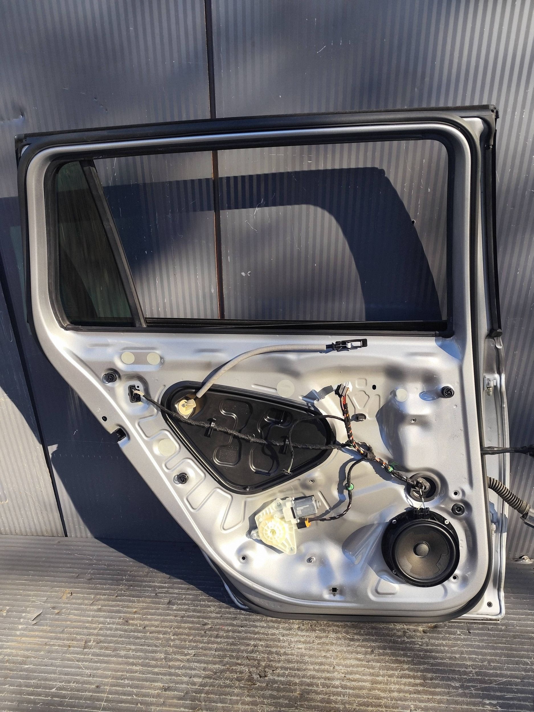 VW PASSAT B8 LIFT KOMBI door rear. left complete dismantling