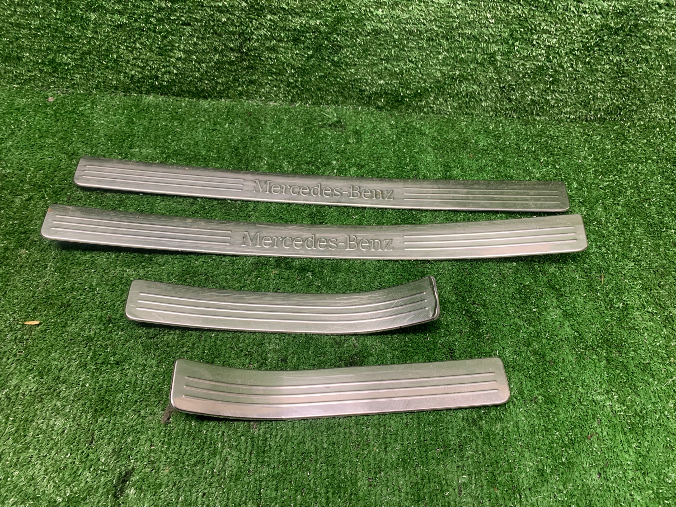 MERCEDES W204 mouldings caps threshold KOMPLET CHROM