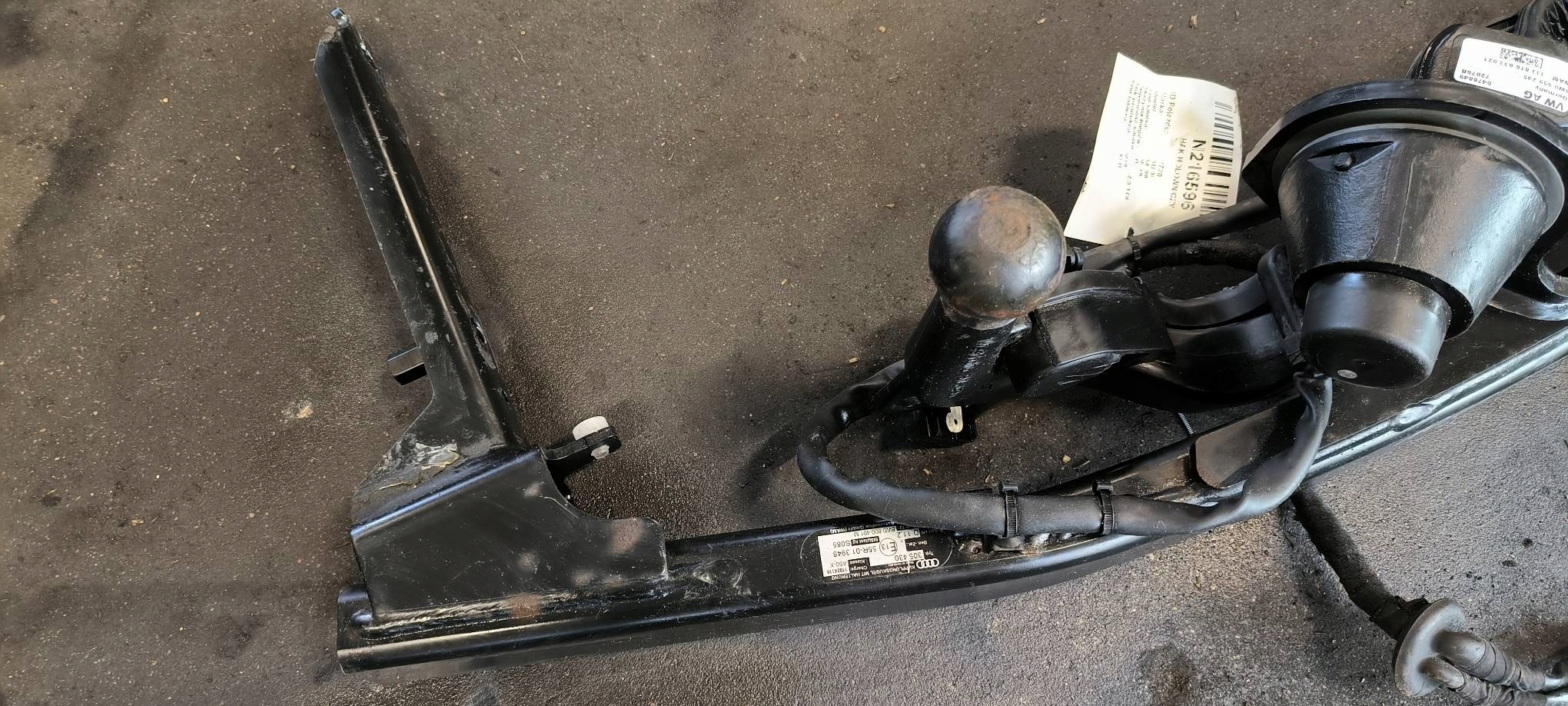 tow 8W0800491M AUDI A4 B9 KOMBI