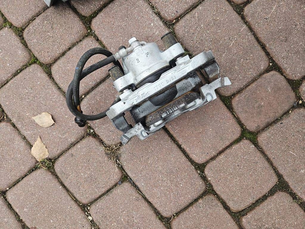 caliper front front left brake jazmo Toyota Aygo X 2022r