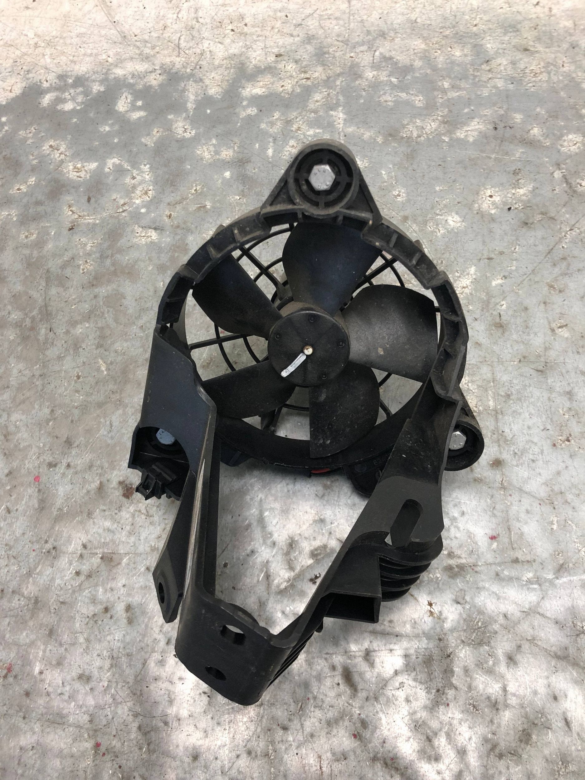 vrtule ventilátor chladiče RENAULT TWINGO III 214811690R