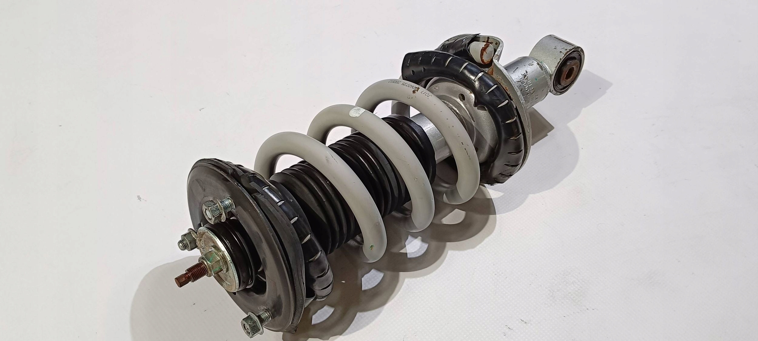 shock absorber front front left Nissan Titan 2016r