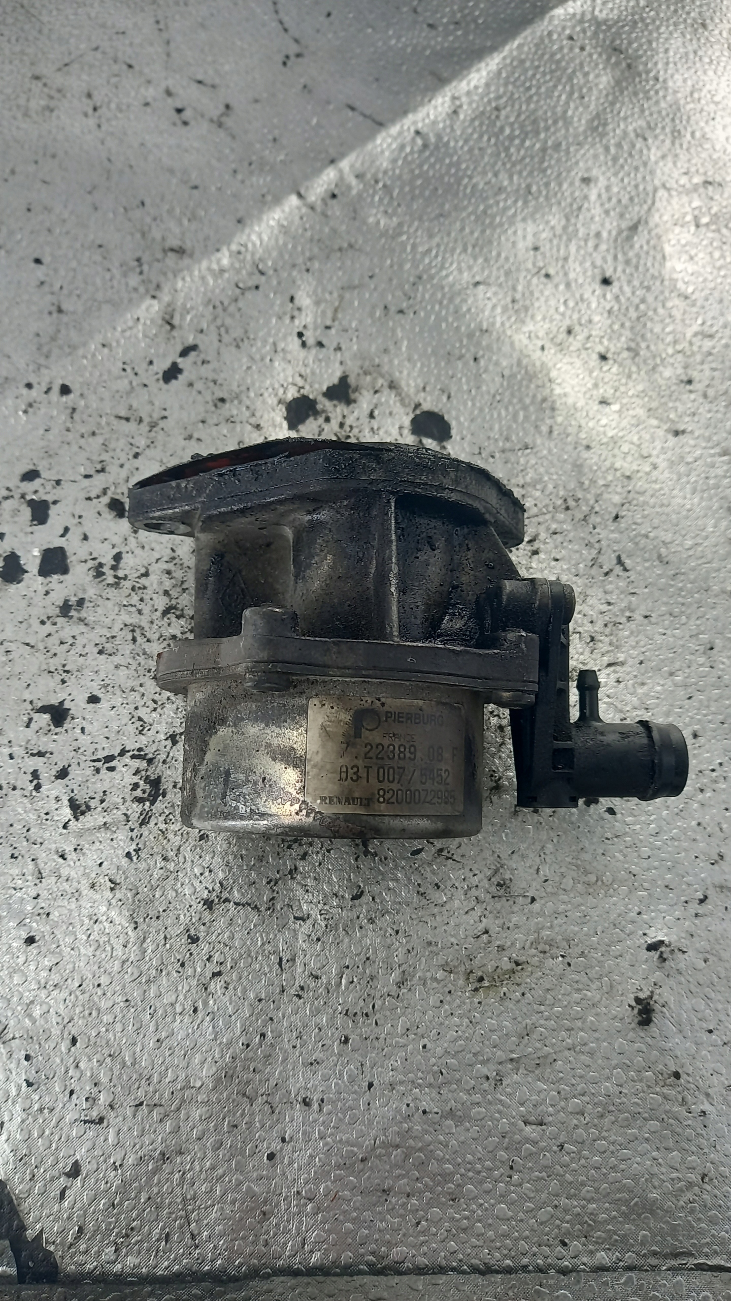 Насос VACUM VOLVO V40 03R HB 8200072985