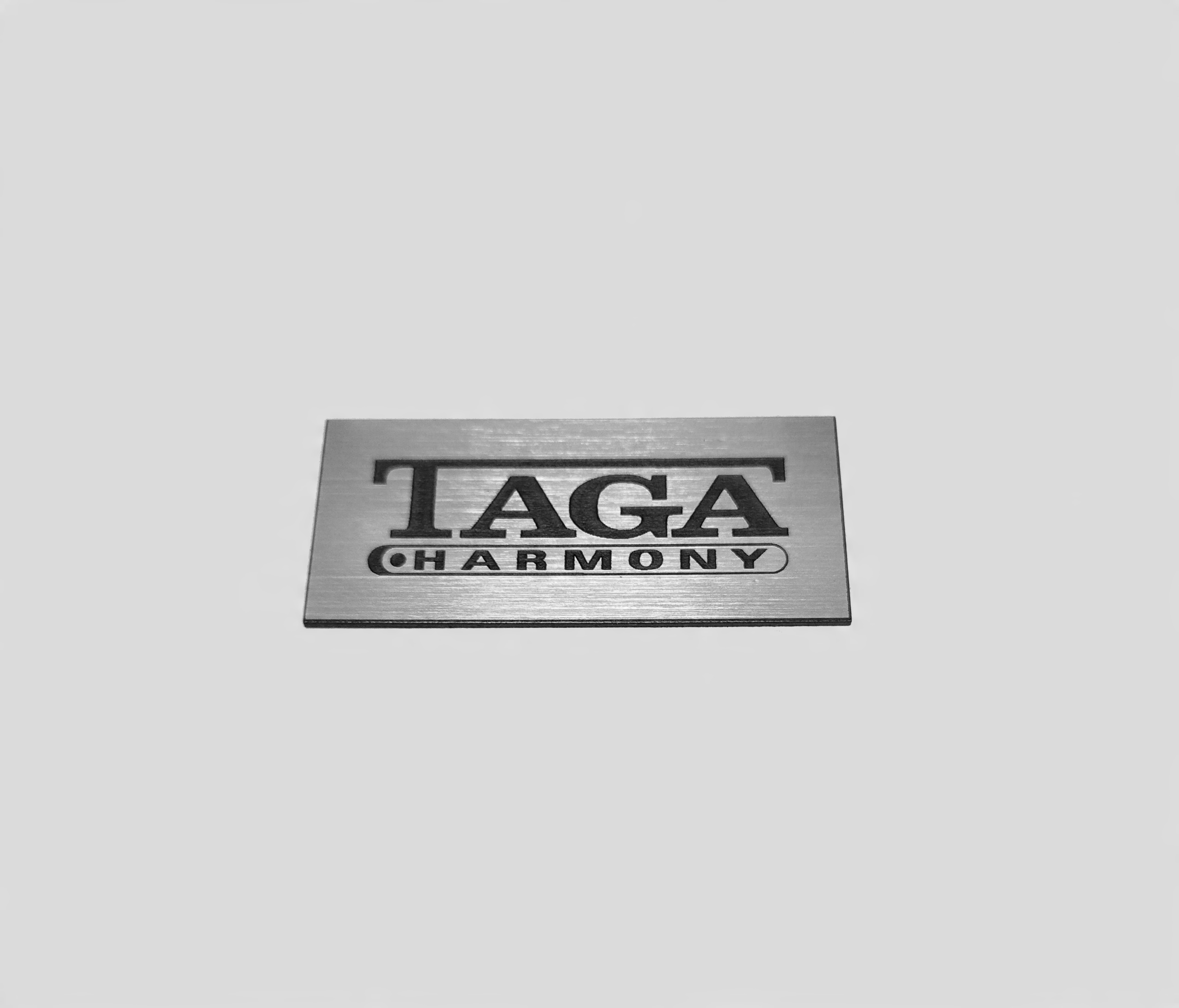 

Taga Harmony naklejka emblemat 30x13 mm *srebrna