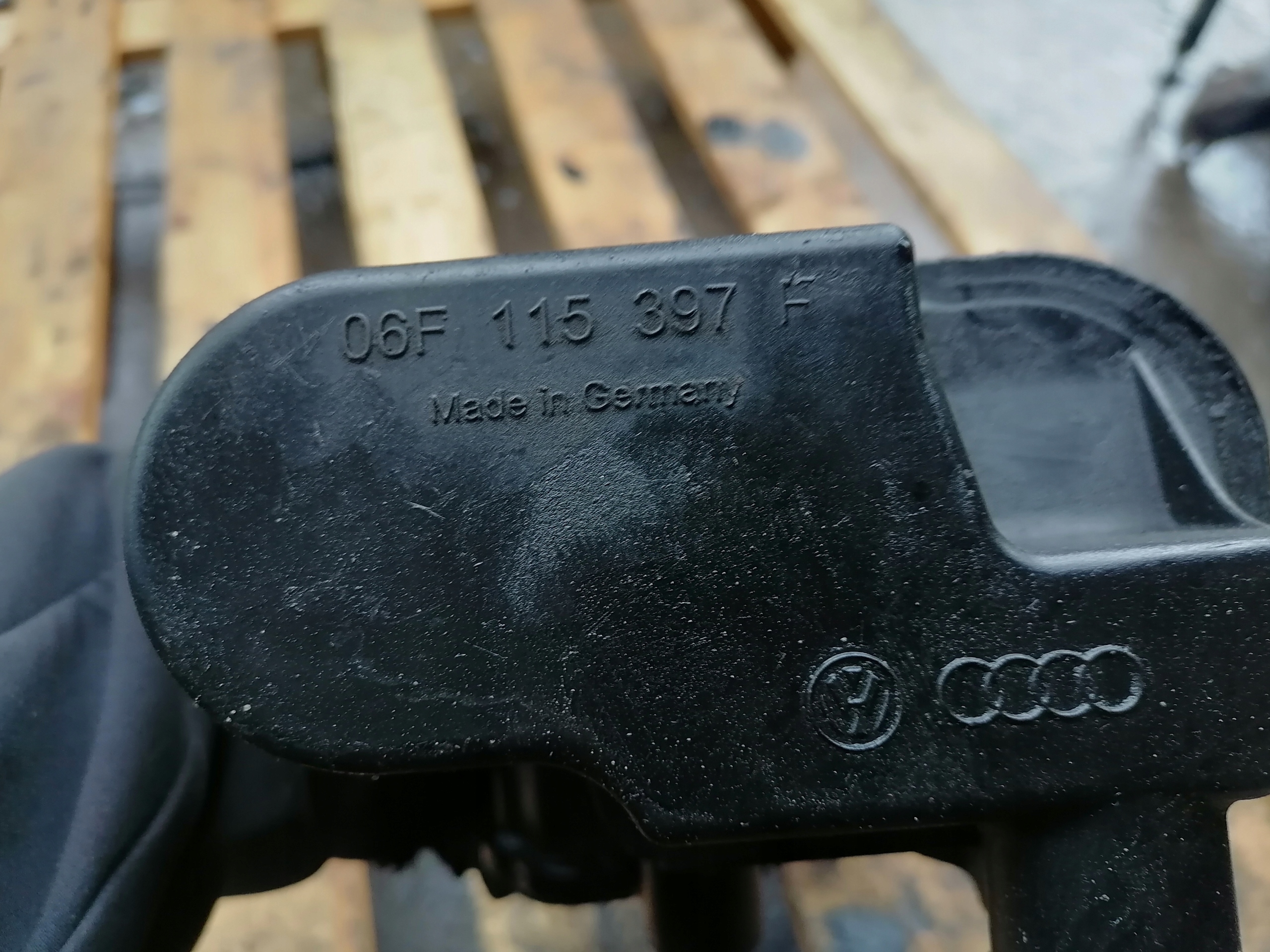 Ölfiltergehäuse AUDI 2.0 TFSI 06E115397 F