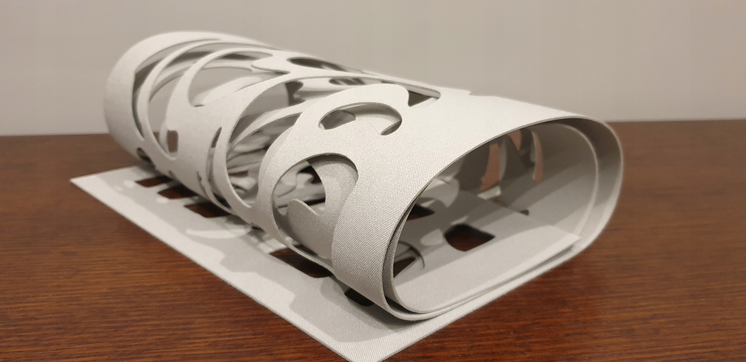 BIEŻNIK OZDOBNY SZTYWNY PODWÓJNIE KLEJONY 95x28 CM Marka inna