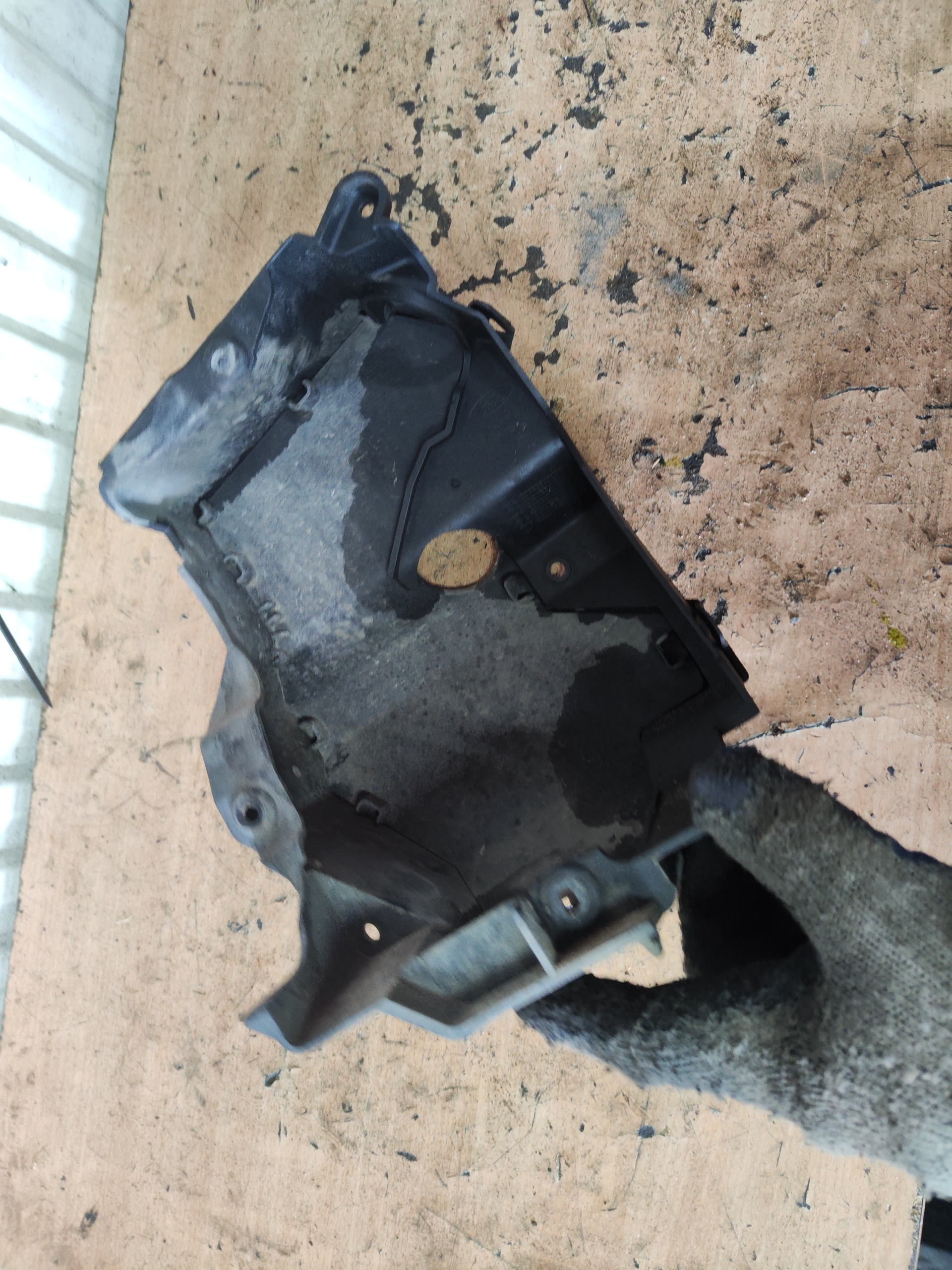 FORD FIESTA MK7 OSŁONA OBUDOWA LINEK SKRZYNI BIEGÓW