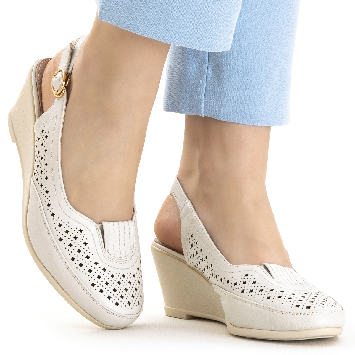 Sandály na koturnu z lehké měkké kůže Ažurové, stabilní Wojtyłko 37