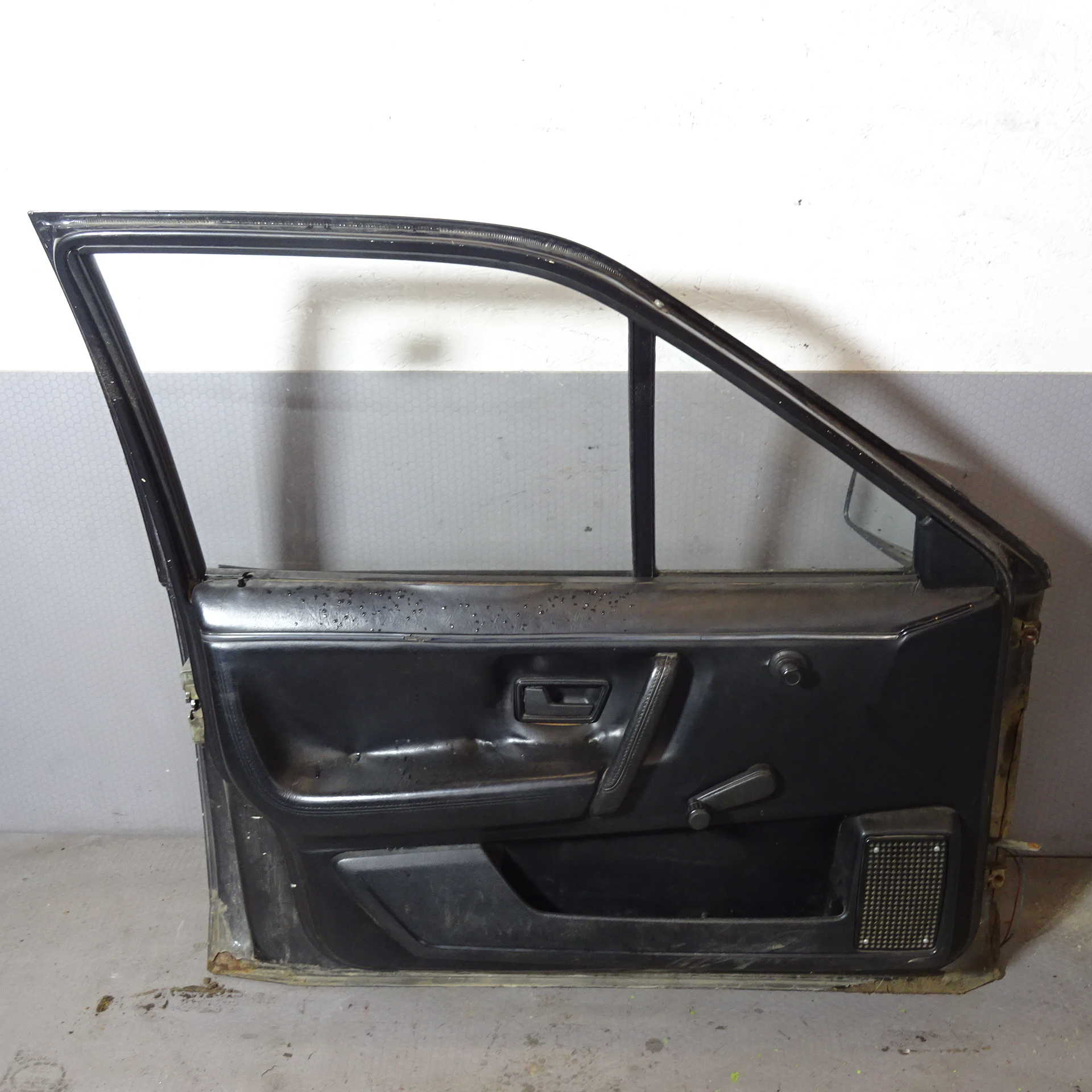 VW PASSAT B2 door front left